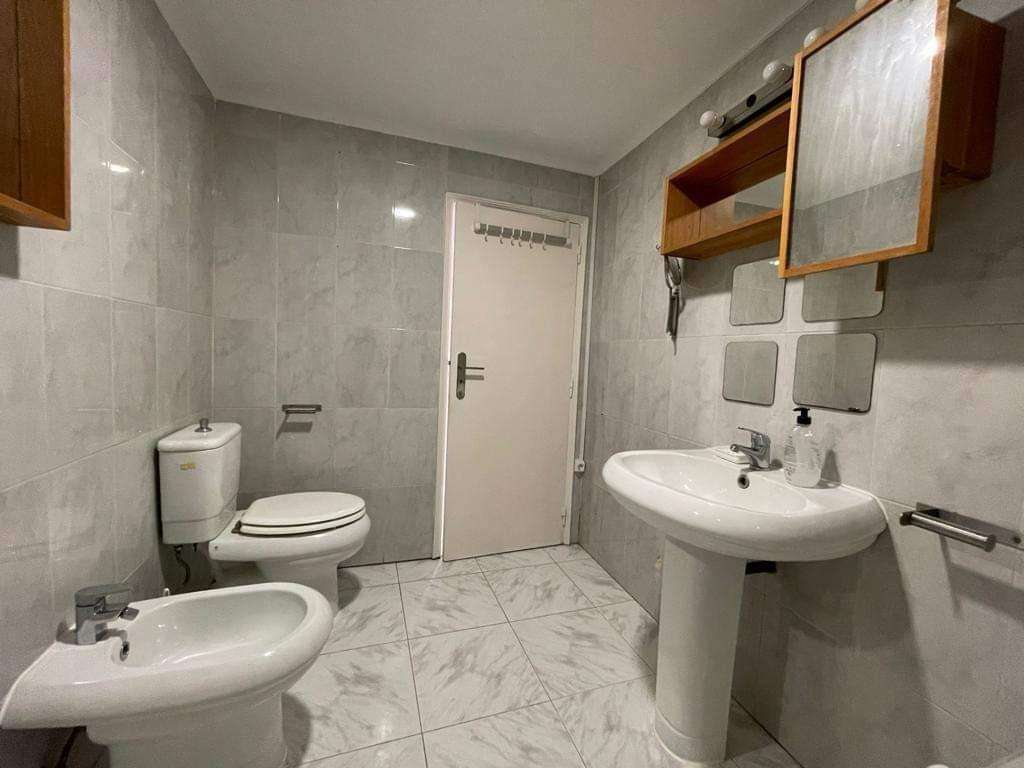Elegant Double Room 3 in Student Residency on Bairro Alto in Misericórdia, lisboa – photo 4 of 10