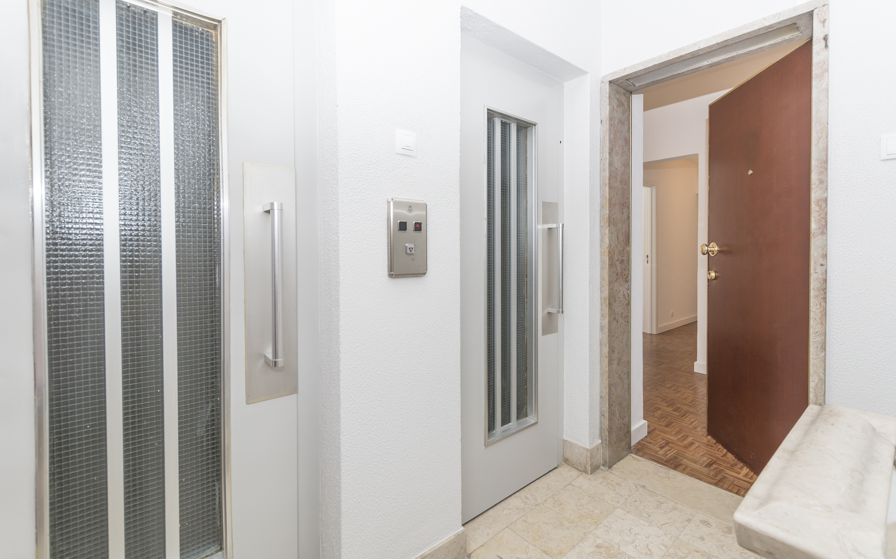 Room 9506 in Campolide, lisboa – photo 4 of 23