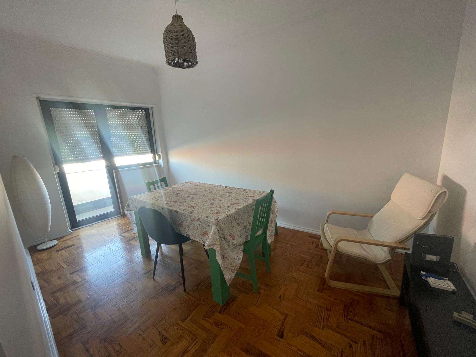 Comfortable Double Room 3 em Bairro do Rego, lisboa – foto 5 de 12