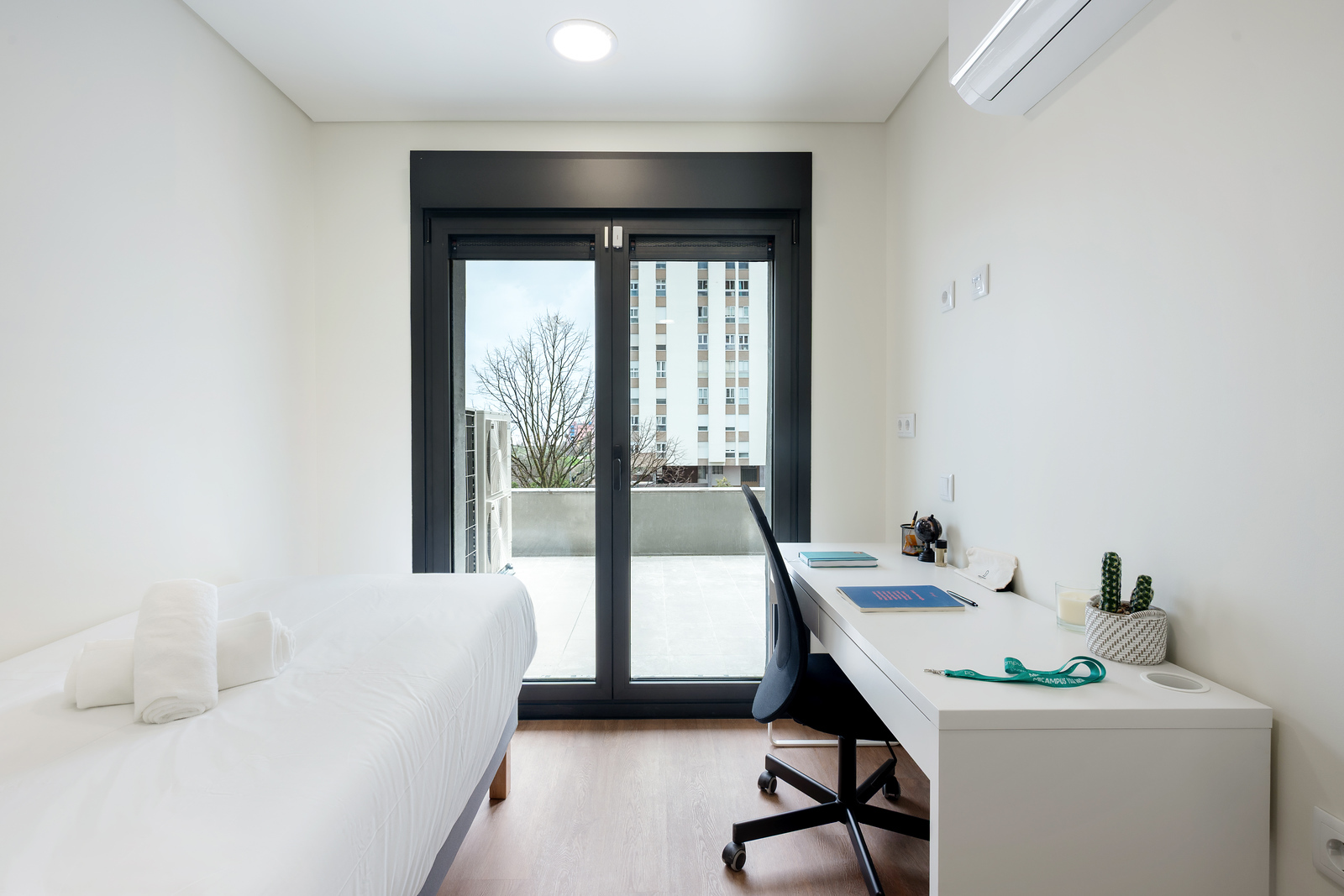 Balcony Studio Apartment in Areeiro, lisboa – photo 2 of 16