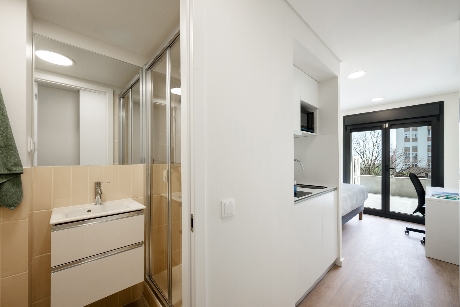 Balcony Studio Apartment in Areeiro, lisboa – photo 3 of 16