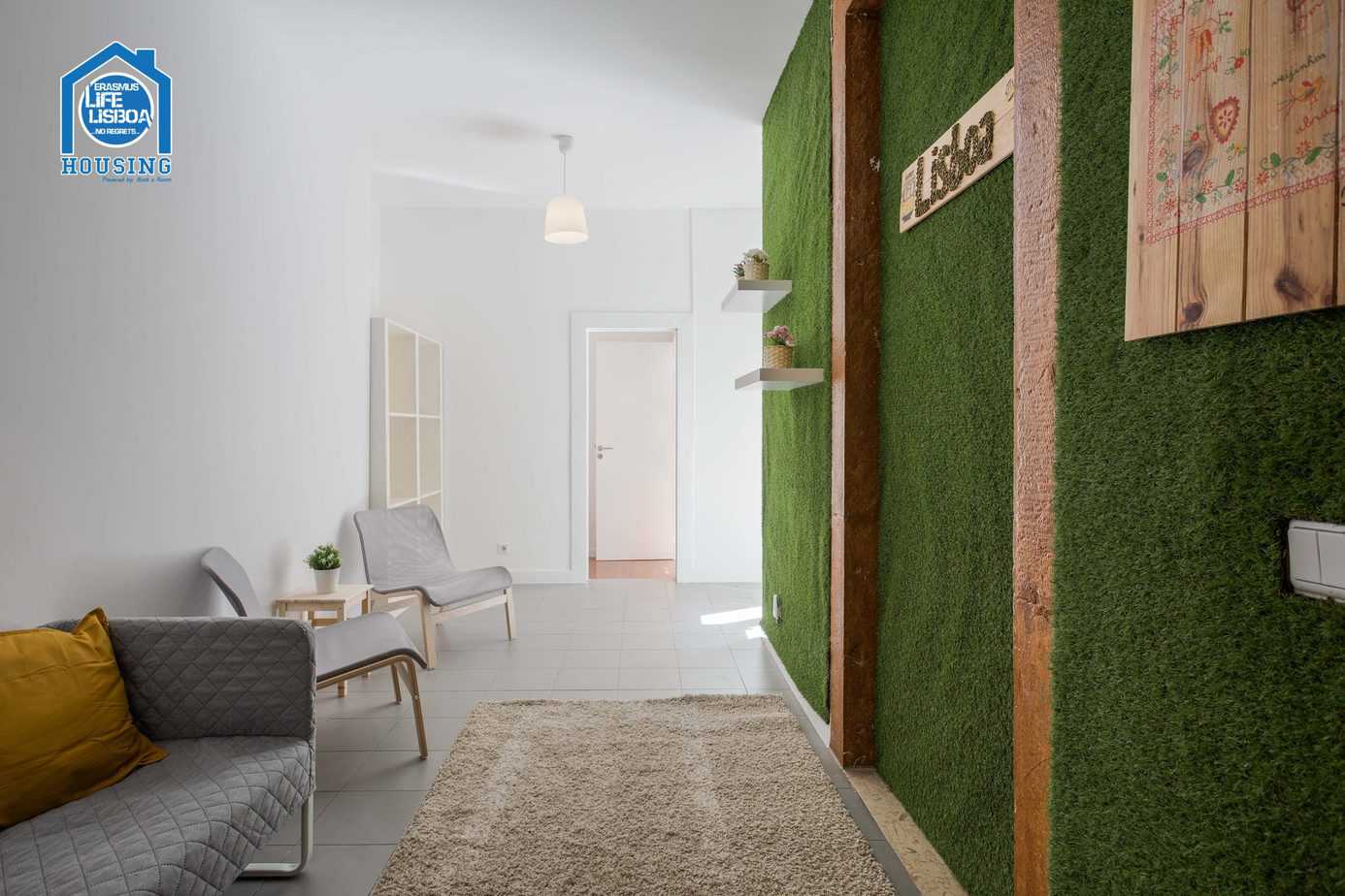 Inviting Room 5 with Natural Light – Santos-o-Velho in Santos-o-Velho, lisboa – photo 3 of 18