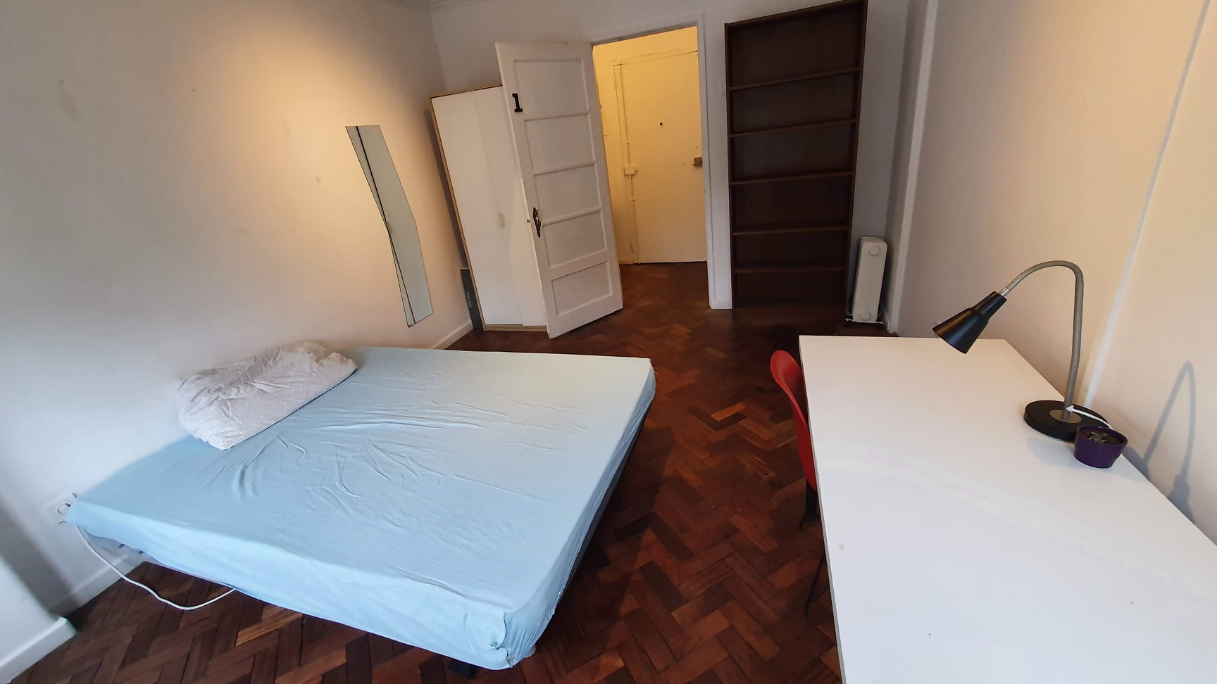 Elegant Double Room 1 in 7-Room Student Residency in lisboa – photo 1 of 3