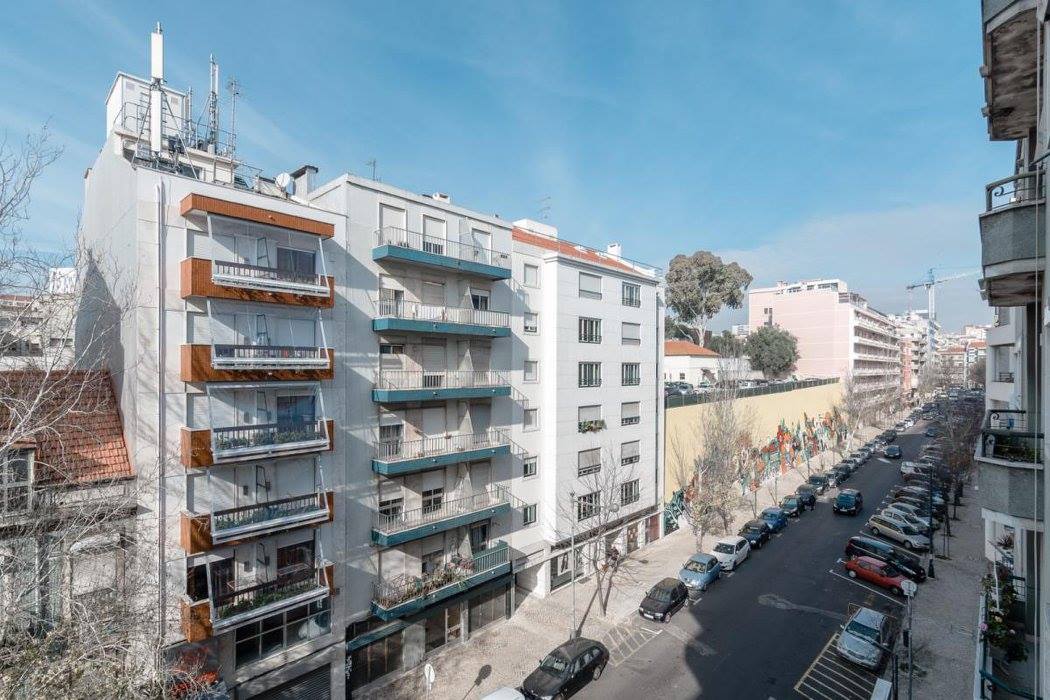 Sunny Single Room 2 with Balcony in a Shared Student Apartment in São Jorge de Arroios, lisboa – photo 4 of 21