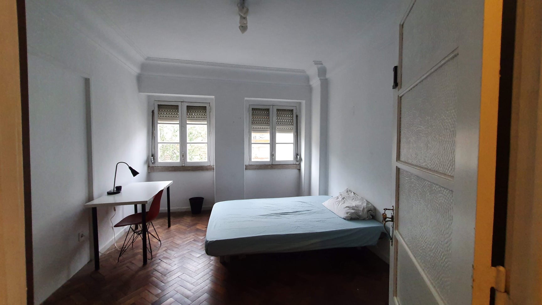 Elegant Double Room 1 in 7-Room Student Residency em São Jorge de Arroios, lisboa – foto 2 de 20