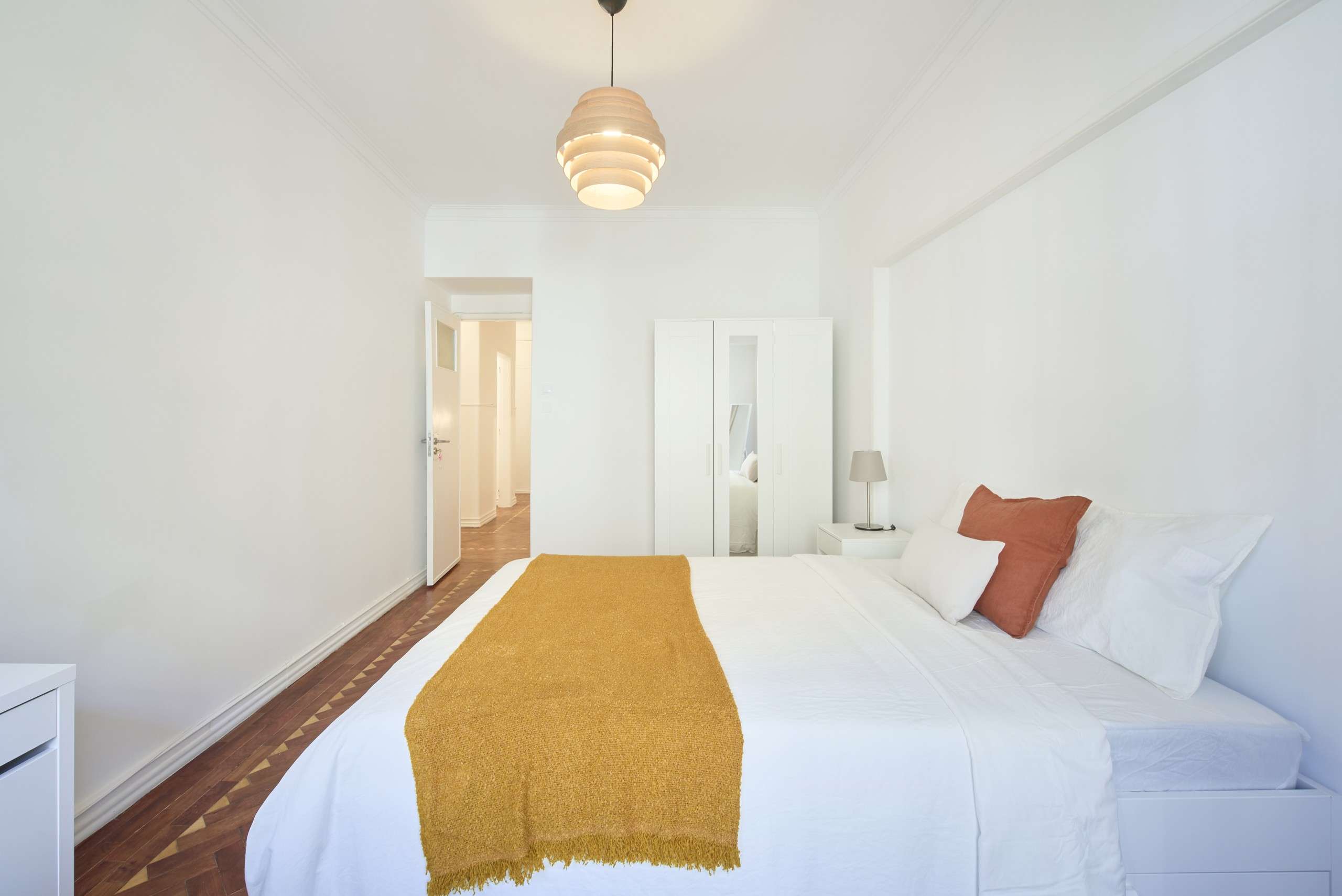 Comfortable Double Room 3 with Light em São Sebastião da Pedreira, lisboa – foto 3 de 17