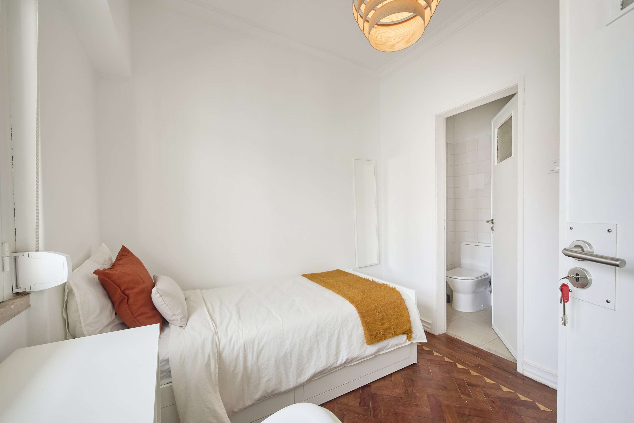 Cosy Single Room 8 with Ample Light em lisboa – foto 1 de 5