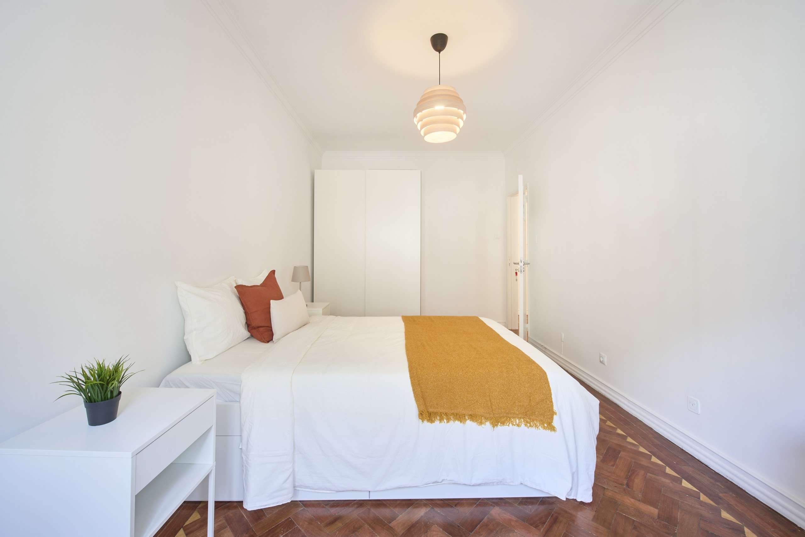 Bright Modern Double Room 5 em lisboa – foto 1 de 4