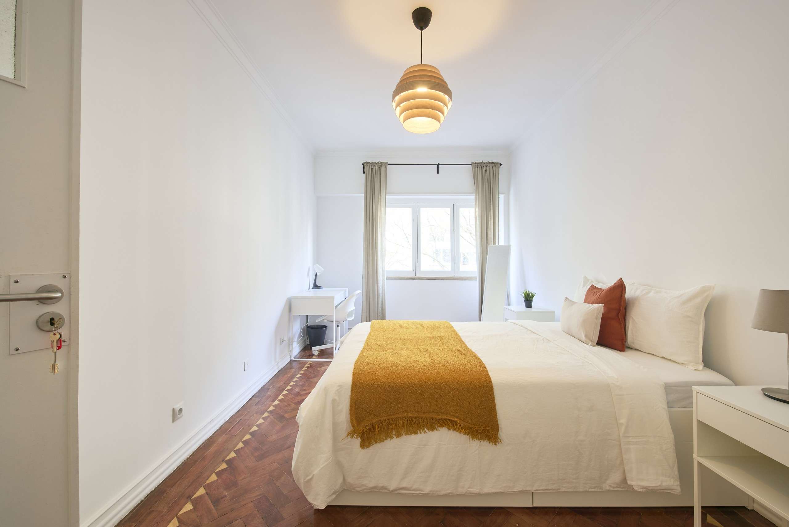 Bright Modern Double Room 5 em São Sebastião da Pedreira, lisboa – foto 3 de 16