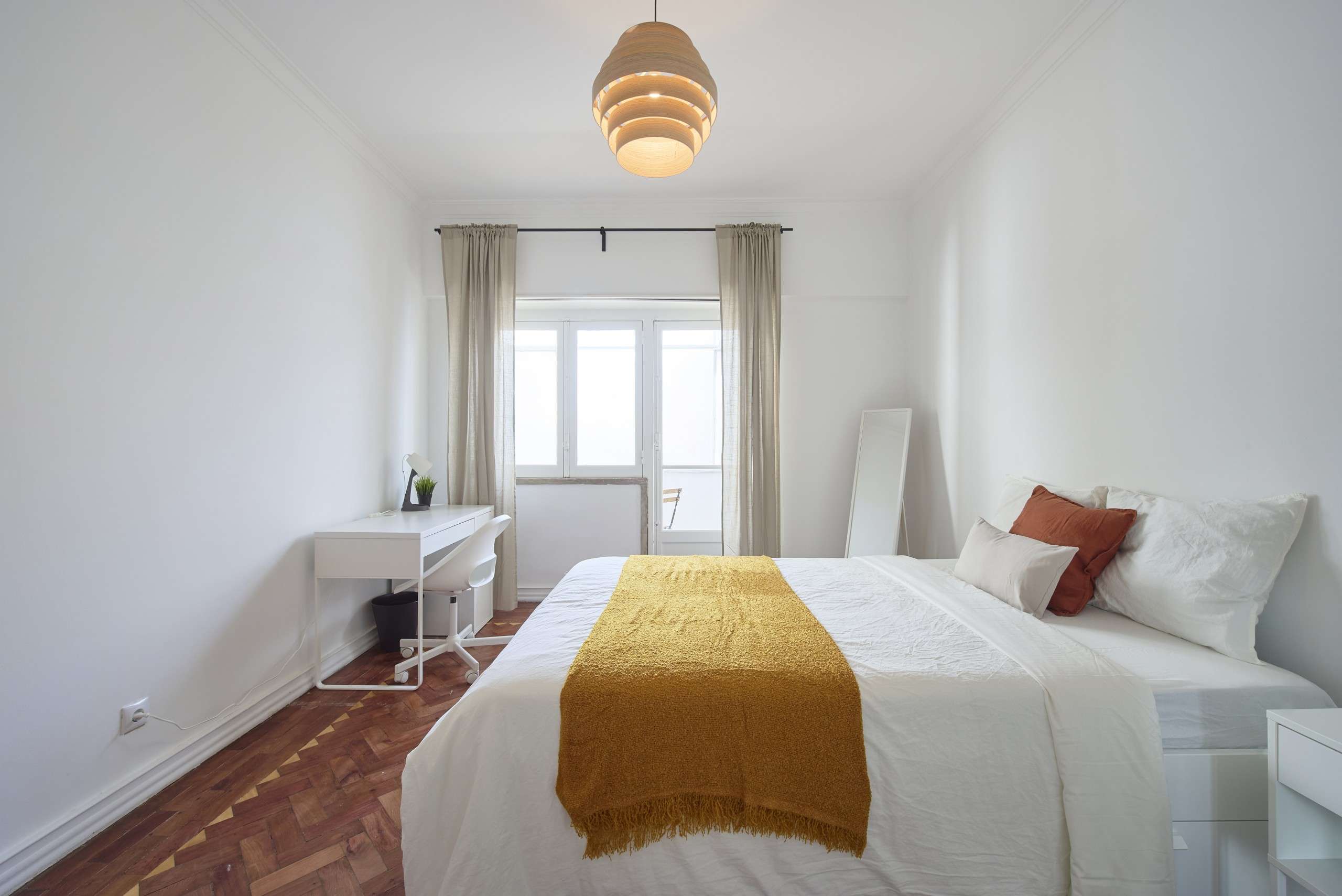 Contemporary Double Room 7 & Light em São Sebastião da Pedreira, lisboa – foto 2 de 16