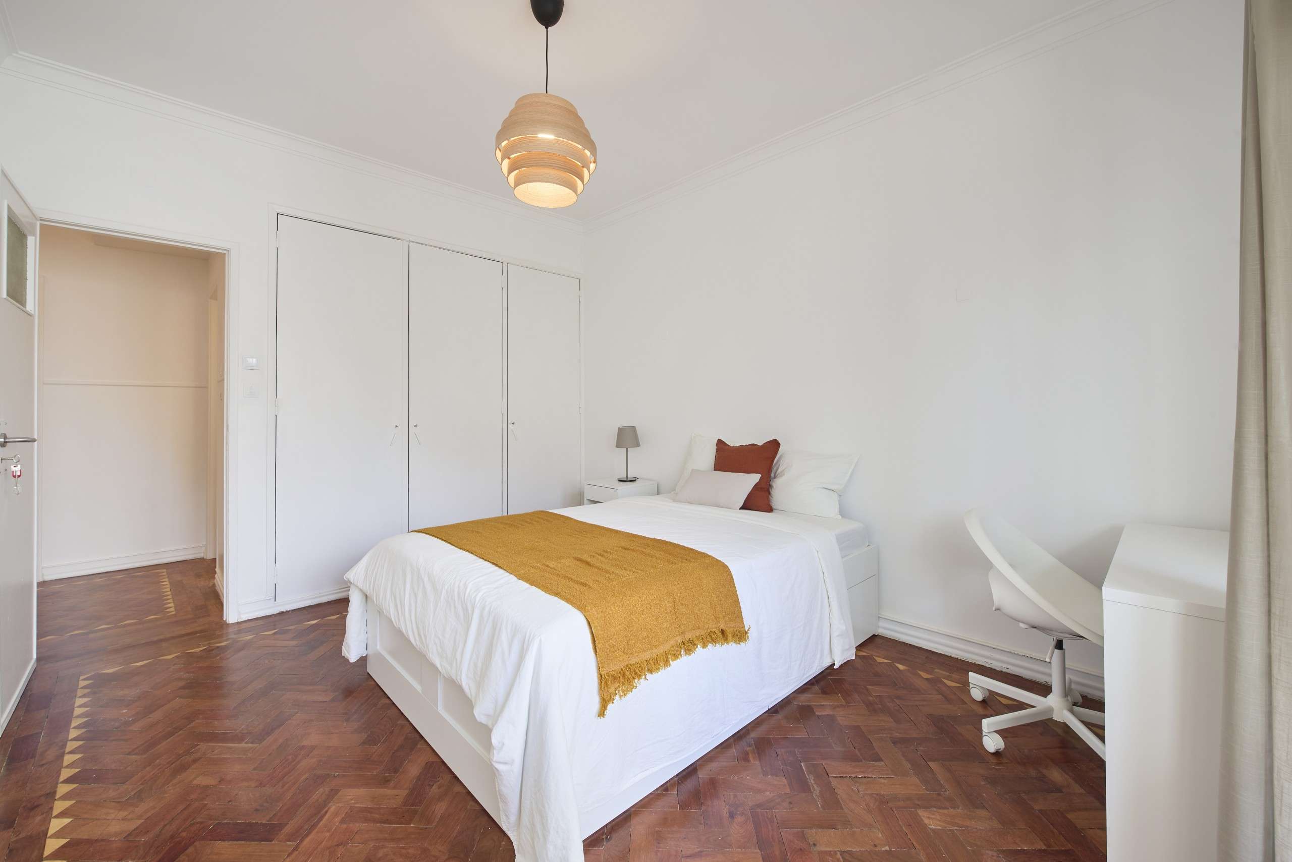 Modern Double Room 6 & Natural Light em lisboa – foto 1 de 4