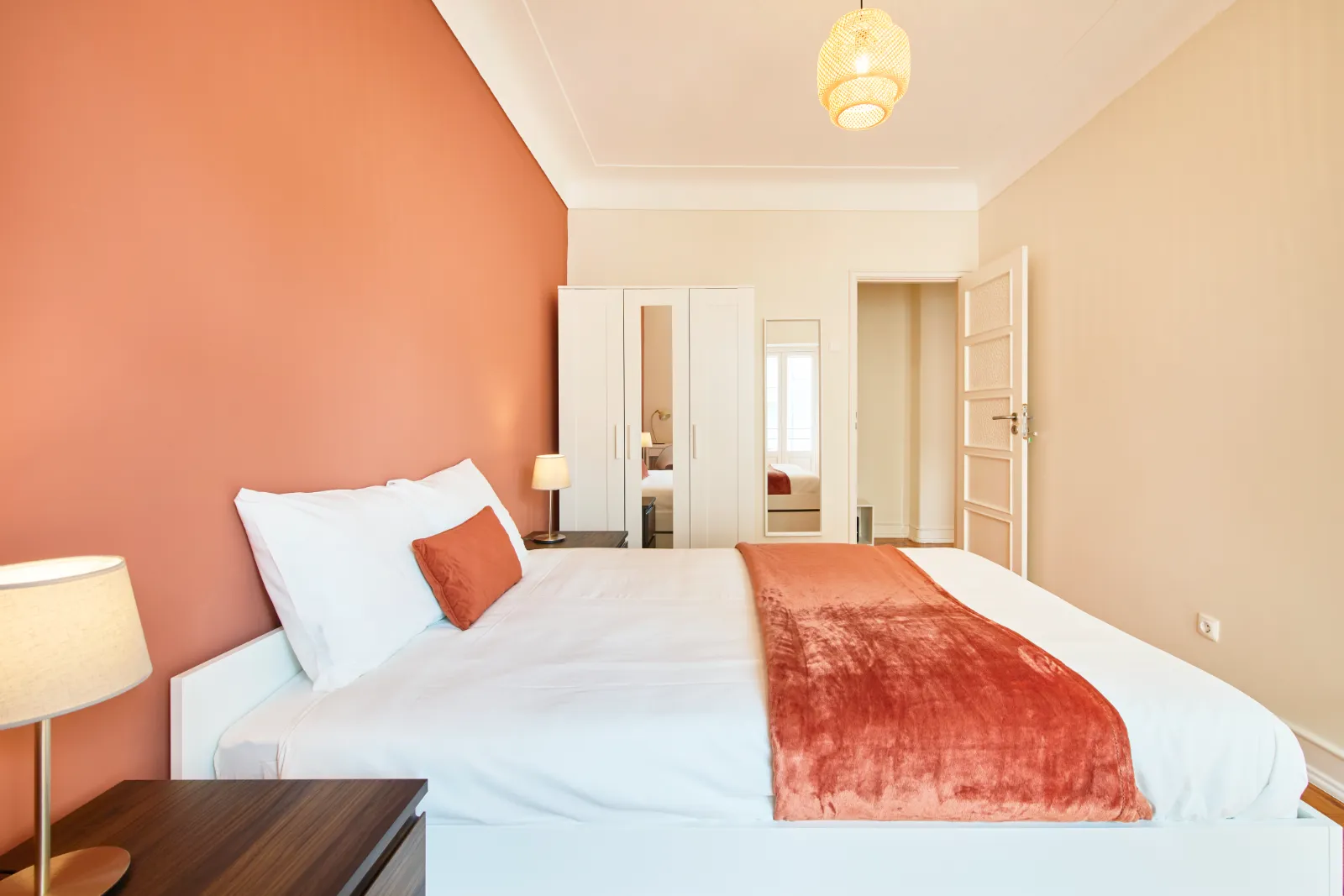 Room 5 - Double Room in Arroios, Lisbon – photo 3 of 20