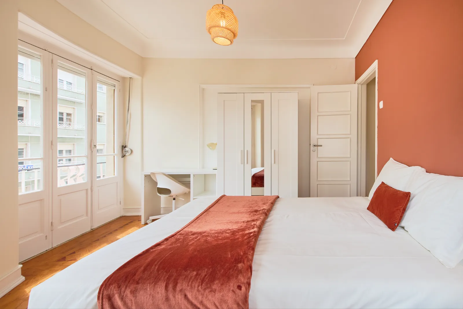 Room 2 - Double Room in Arroios, Lisbon – photo 3 of 20