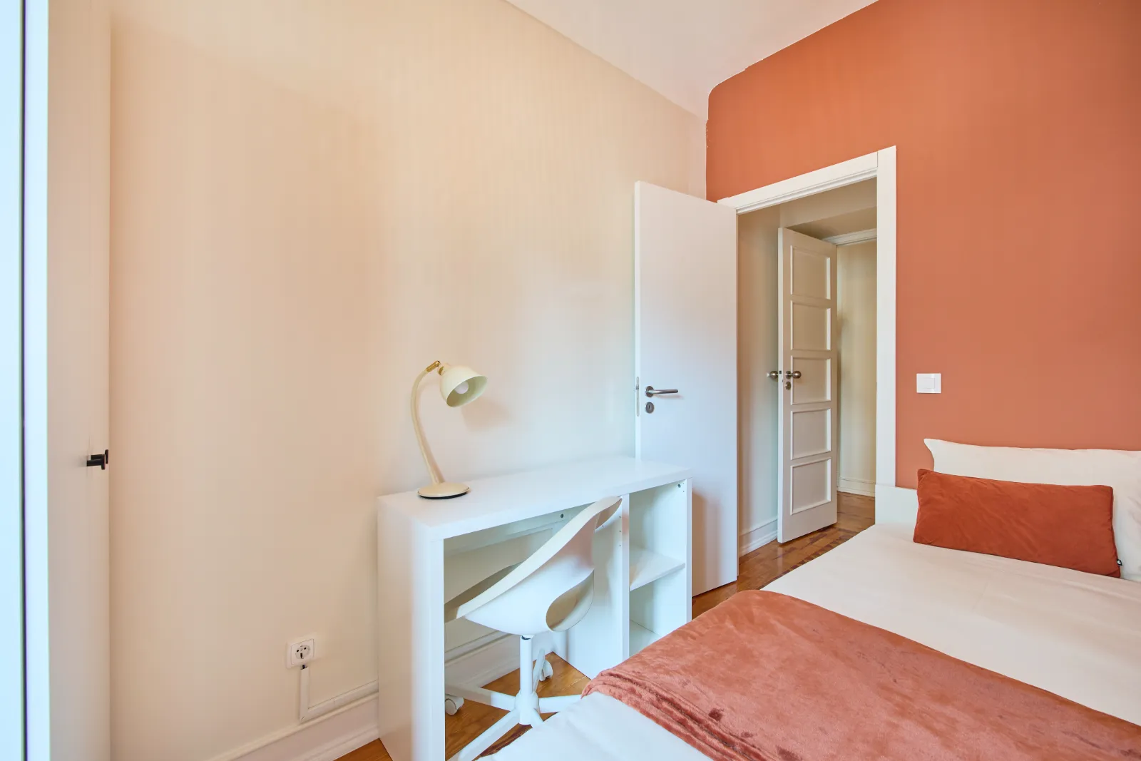 Room 4 - Single Room in Arroios, Lisbon – photo 2 of 19