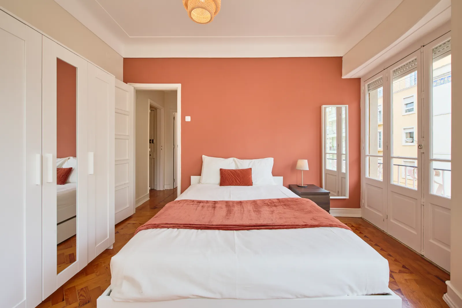 Room 2 - Double Room in Arroios, Lisbon – photo 5 of 20