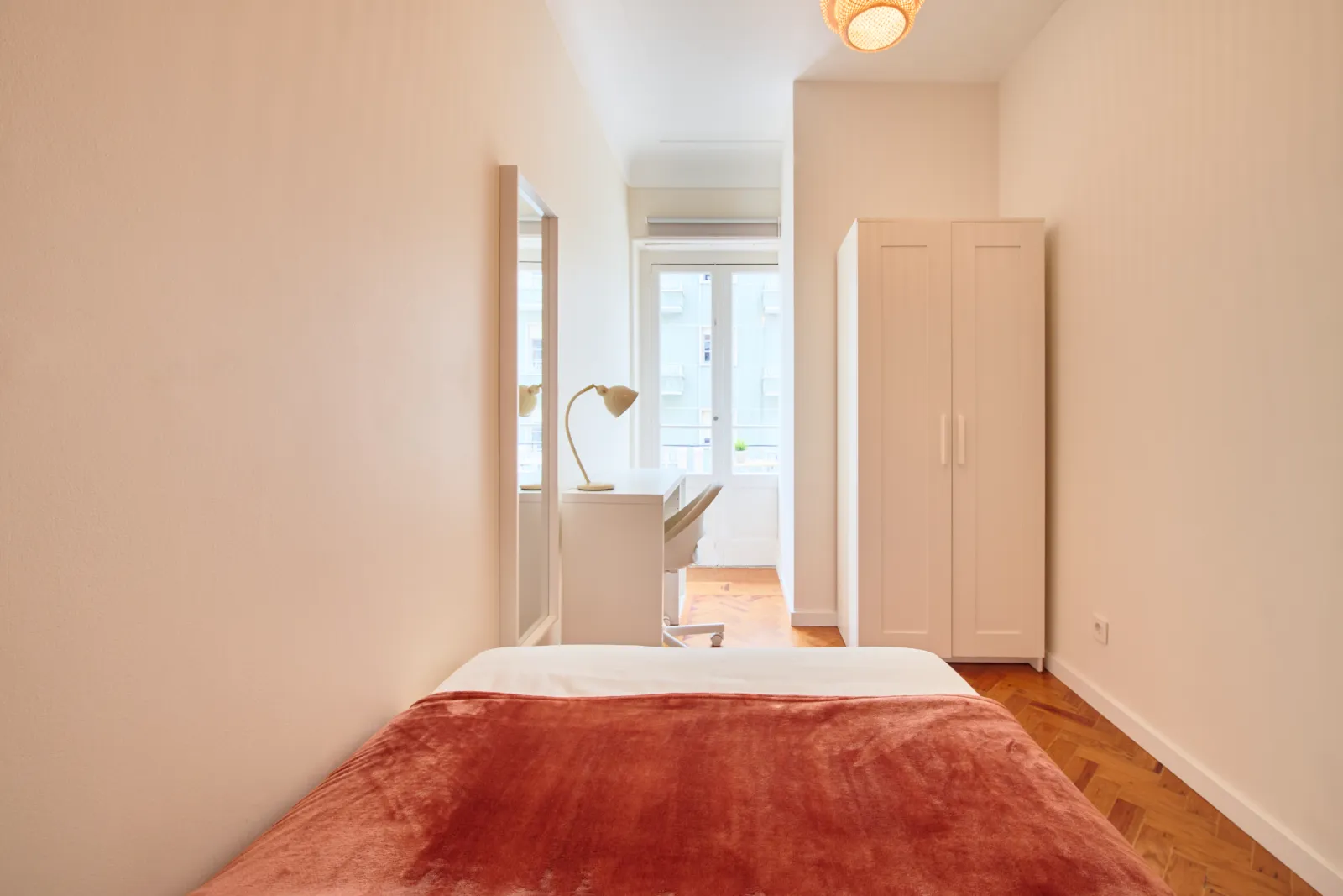 Room 6 - Double Room in Arroios, Lisbon – photo 3 of 17