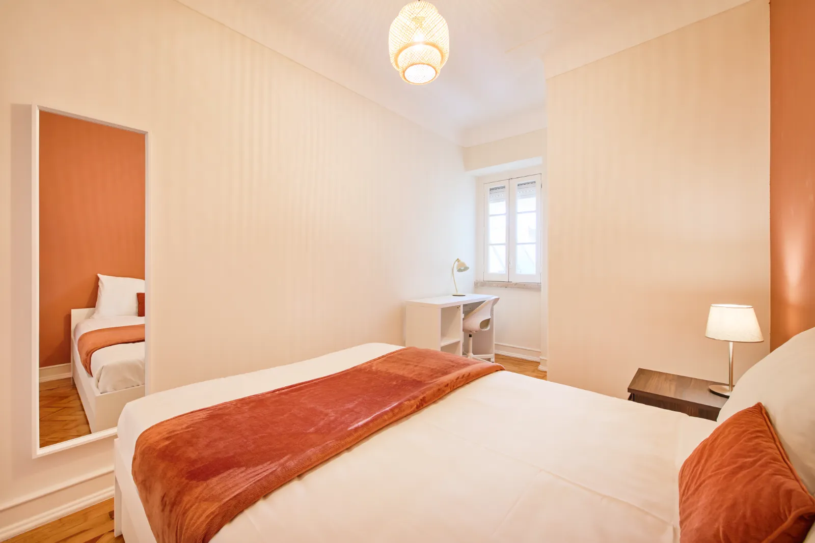 Room 8 - Double Room in lisboa – photo 1 of 4