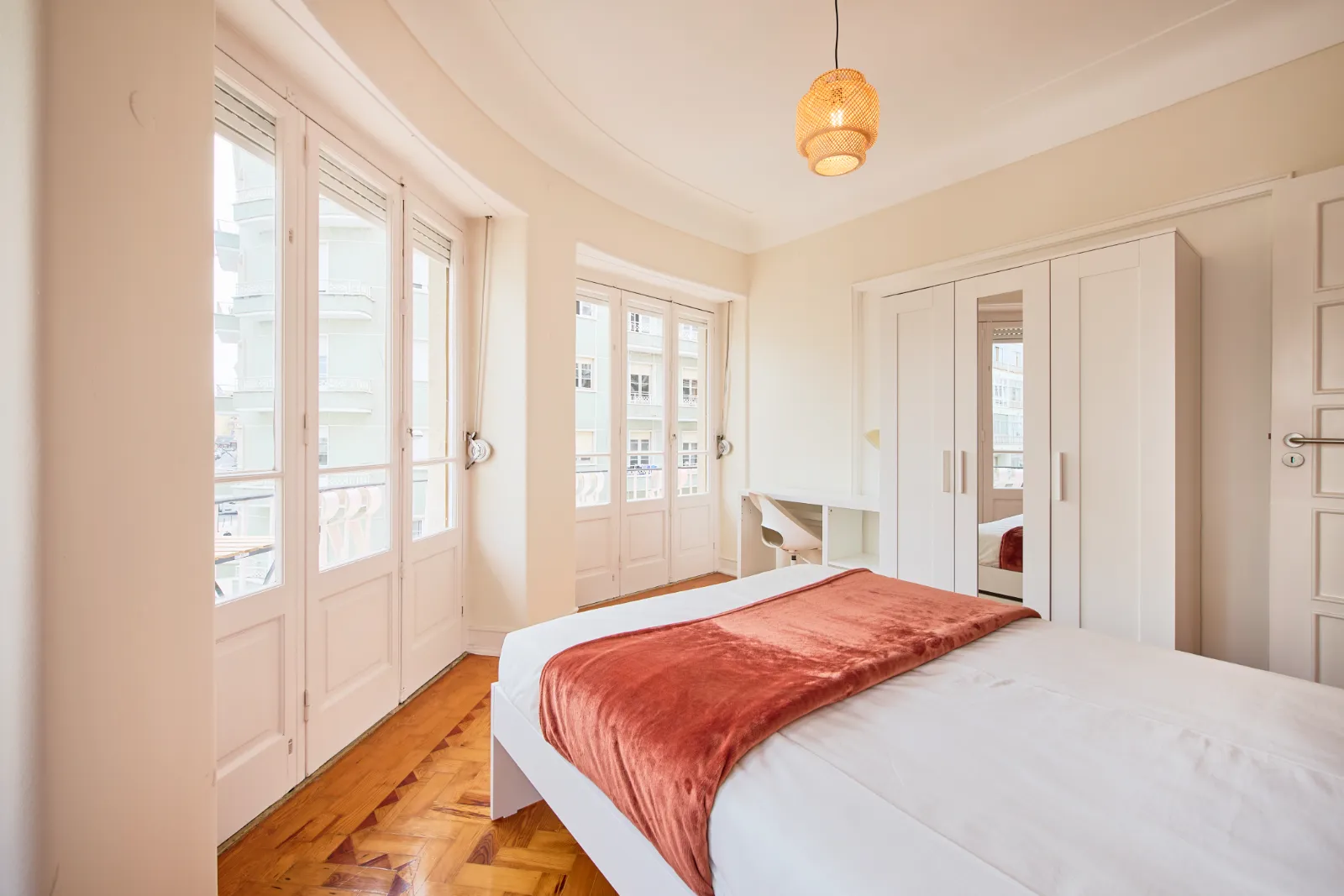 Room 2 - Double Room in Arroios, Lisbon – photo 2 of 20