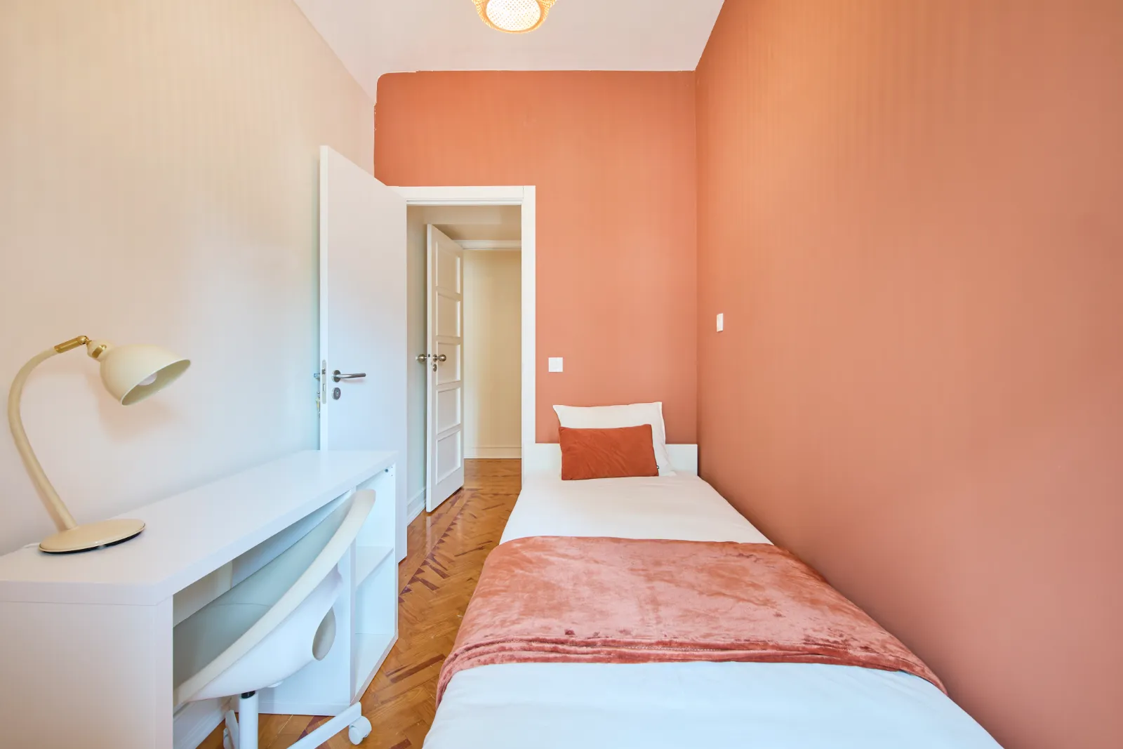 Room 4 - Single Room in Arroios, Lisbon – photo 3 of 19