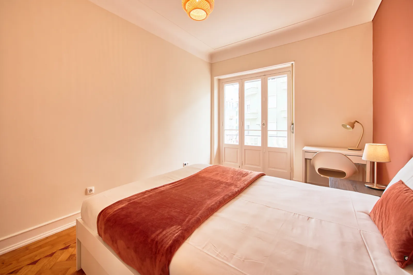 Room 5 - Double Room in Arroios, Lisbon – photo 5 of 20