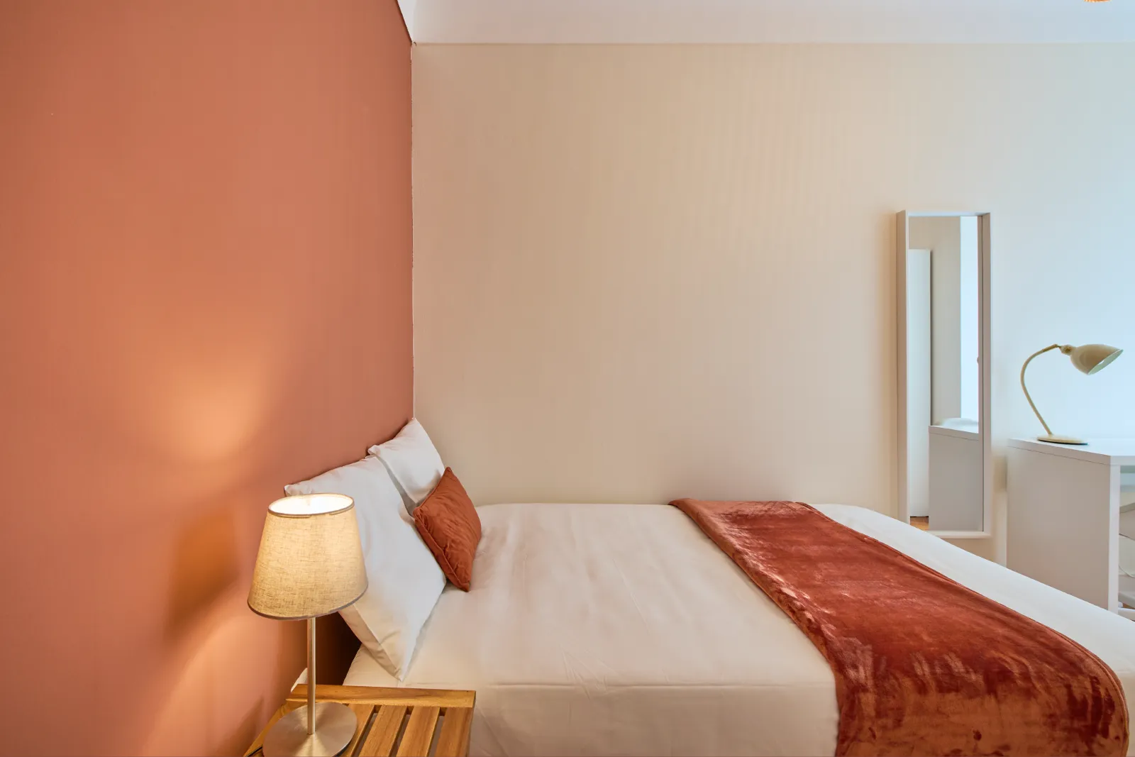Room 6 - Double Room in Arroios, Lisbon – photo 5 of 17