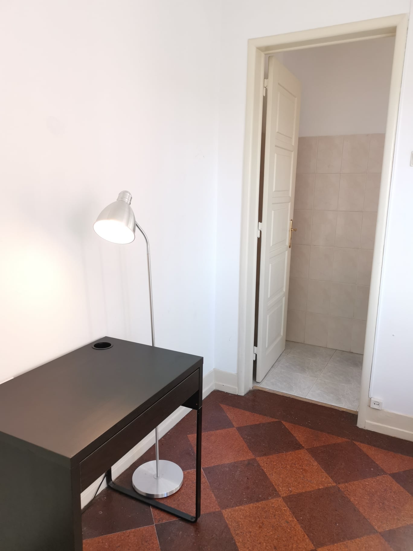 Room 6 w/ private bathroom em lisboa – foto 1 de 6