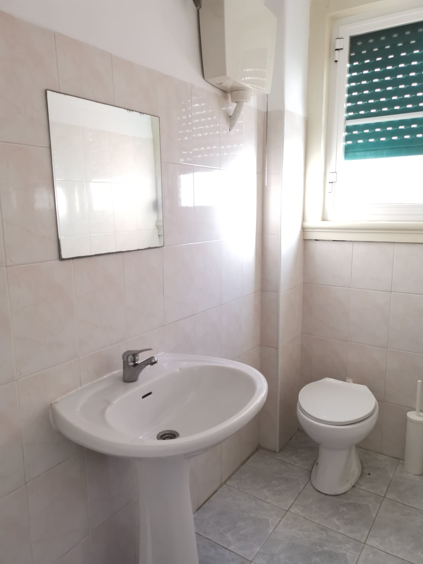 Room 6 w/ private bathroom em Penha de França, lisboa – foto 5 de 19