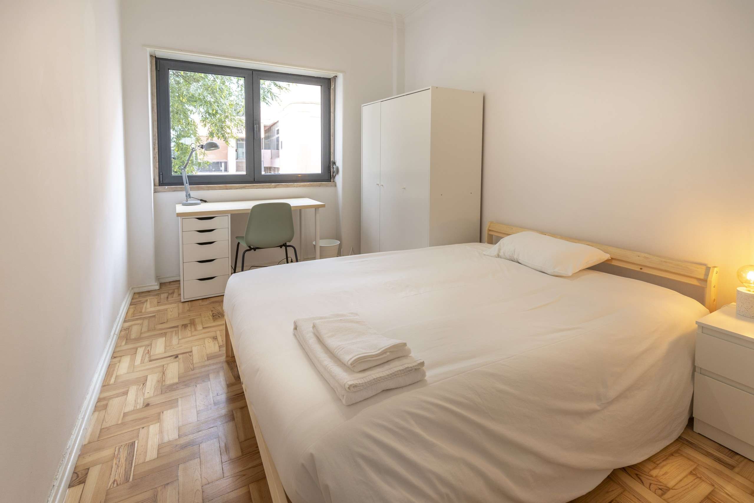 Comfortable Double Room 4 in Bairro do Rego, lisboa – photo 2 of 14