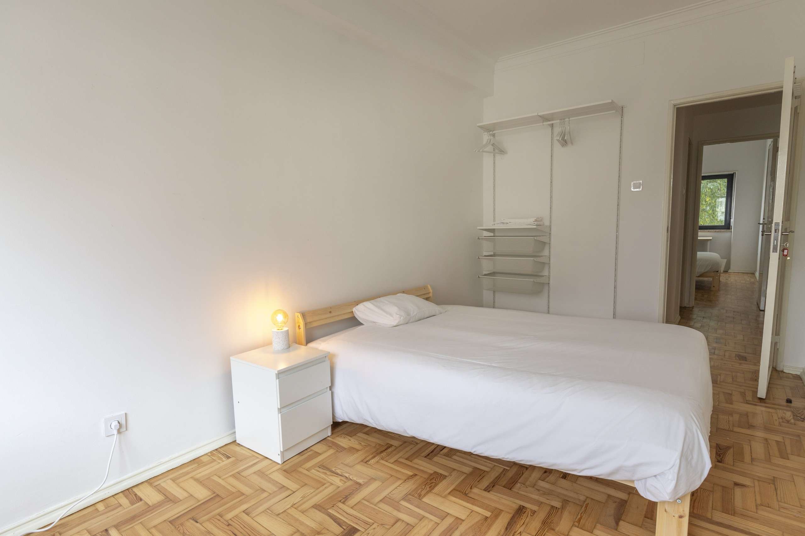 Comfortable Double Room 2 em Bairro do Rego, lisboa – foto 2 de 13