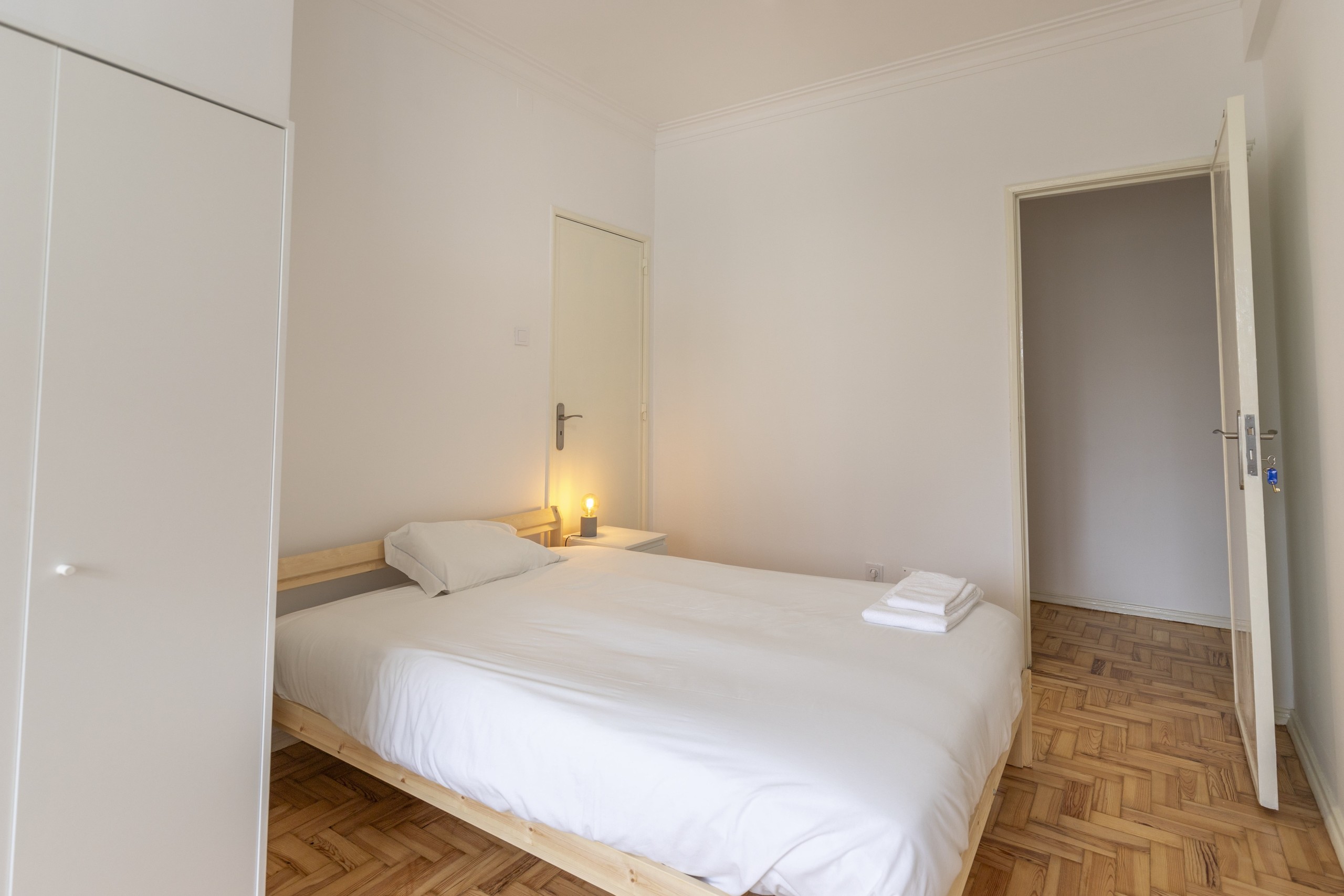 Comfortable Double Room 1 em Bairro do Rego, lisboa – foto 2 de 14