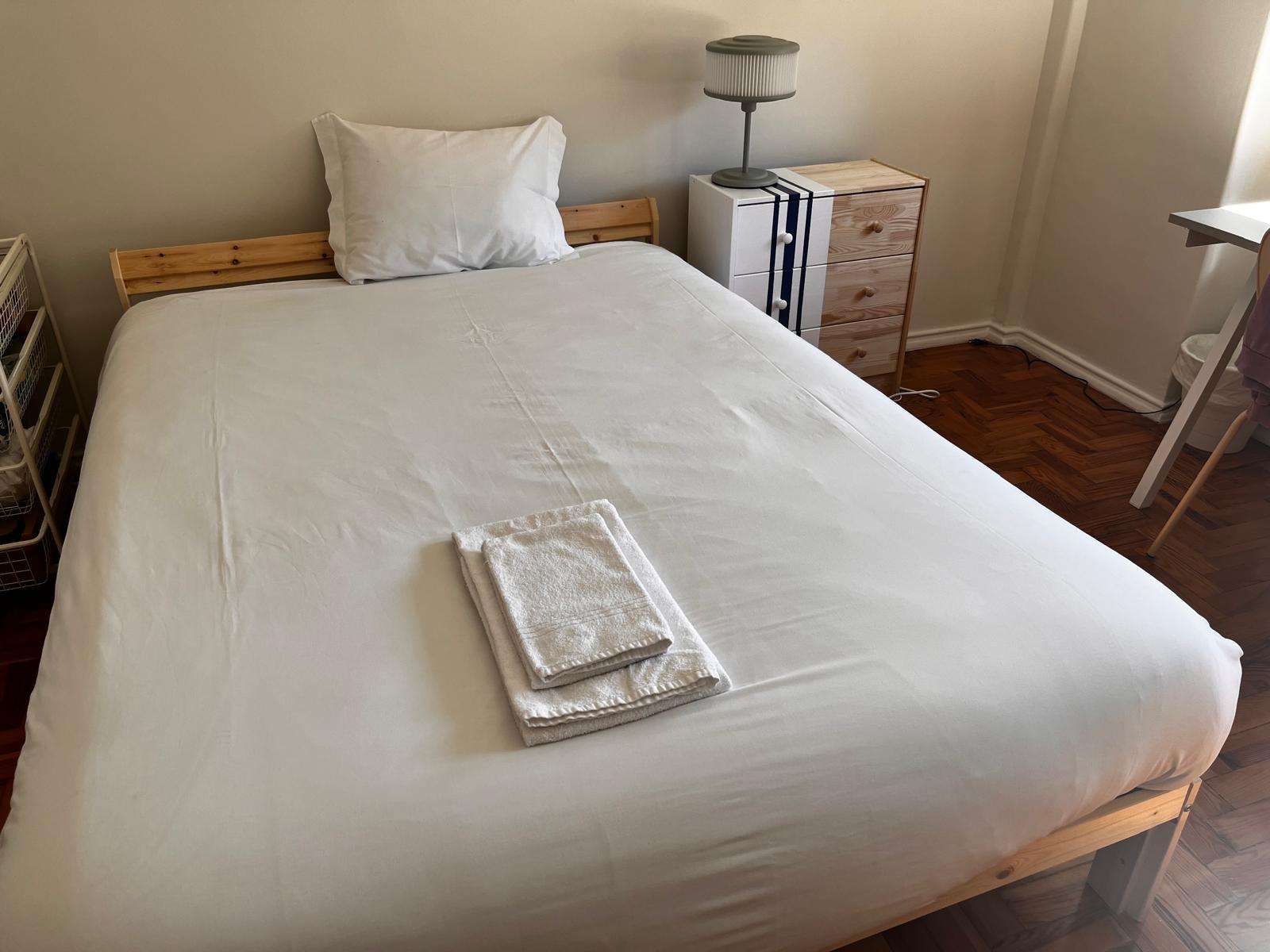 Comfortable Double Room 4 in lisboa – photo 1 of 3