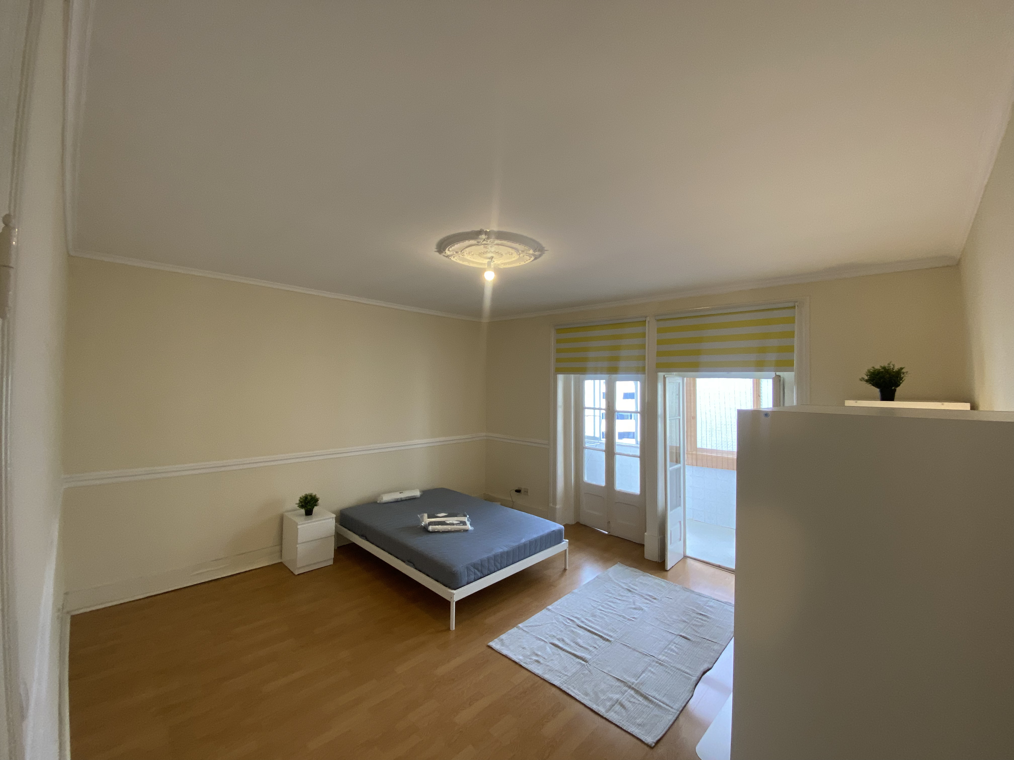 Bright Double Room nº 7 with Balcony & Desk in lisboa – photo 1 of 9