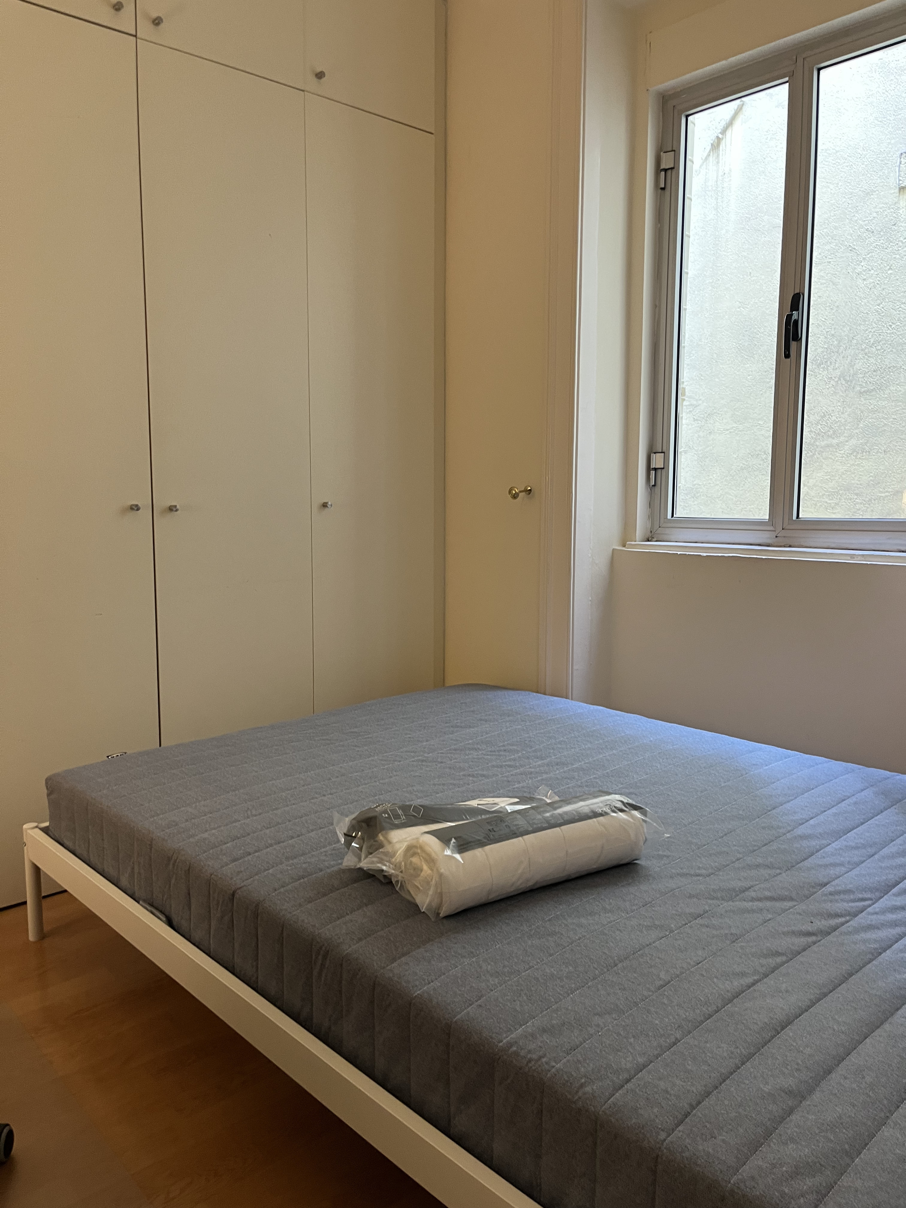 Bright Room nº 3 with Window & Lamp em Avenidas Novas, lisboa – foto 4 de 24