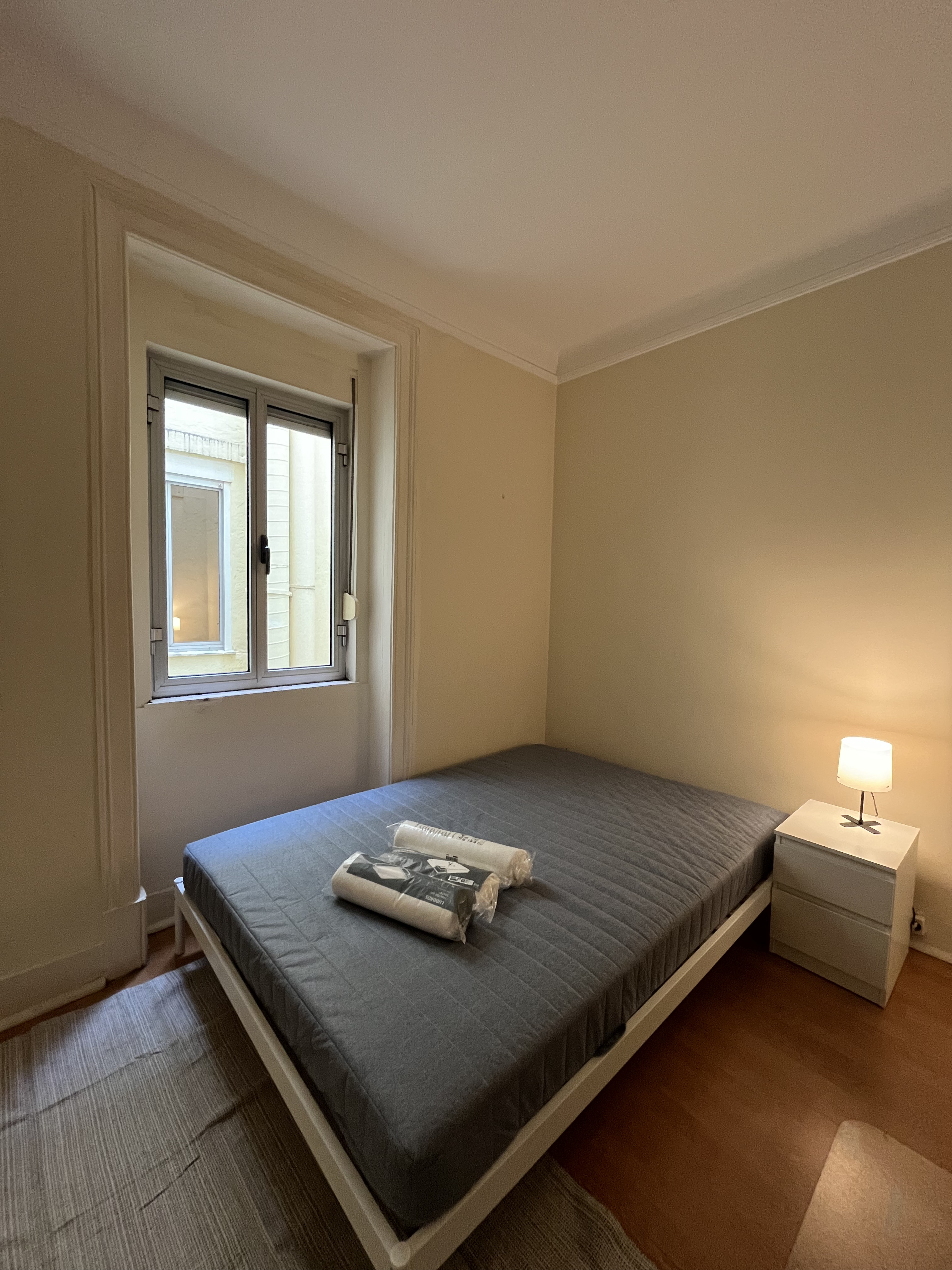 Bright Double Room nº 6 with Large Window & Desk in Avenidas Novas, lisboa – photo 2 of 25