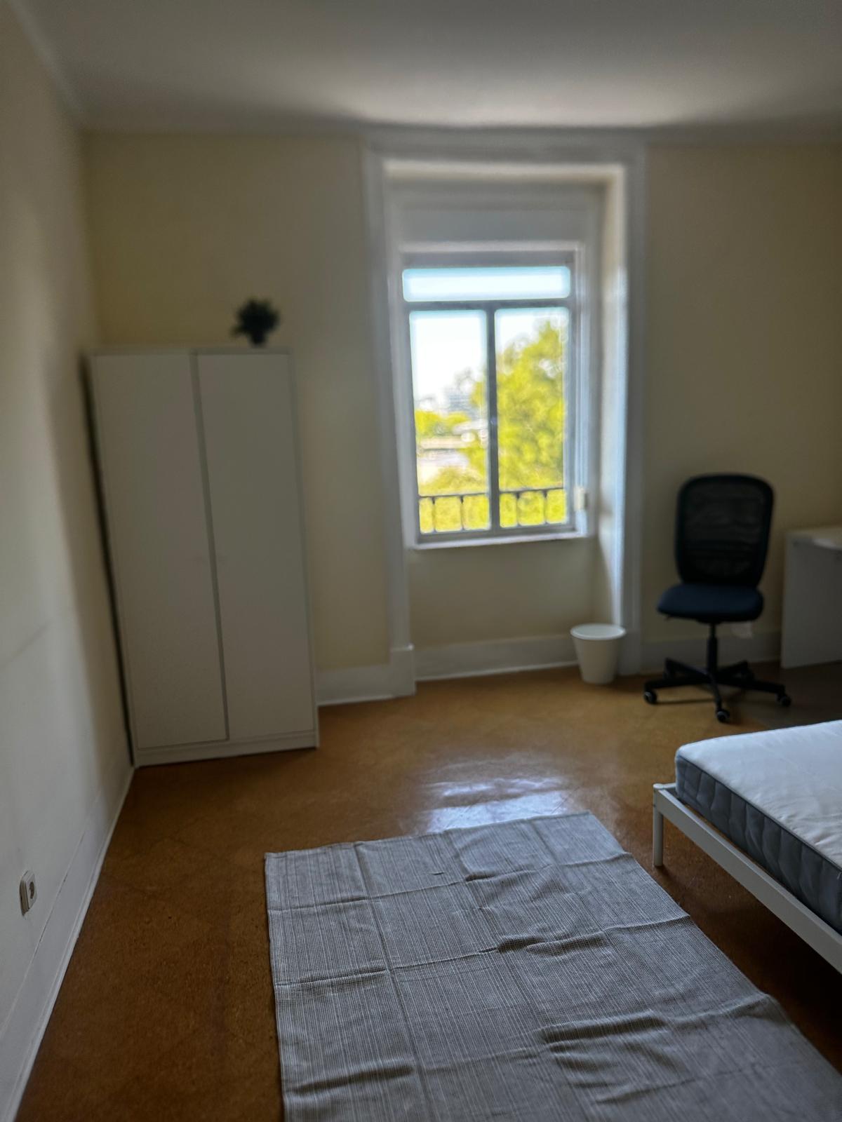 Bright Double Room 1 with Window in Avenidas Novas, lisboa – photo 5 of 26