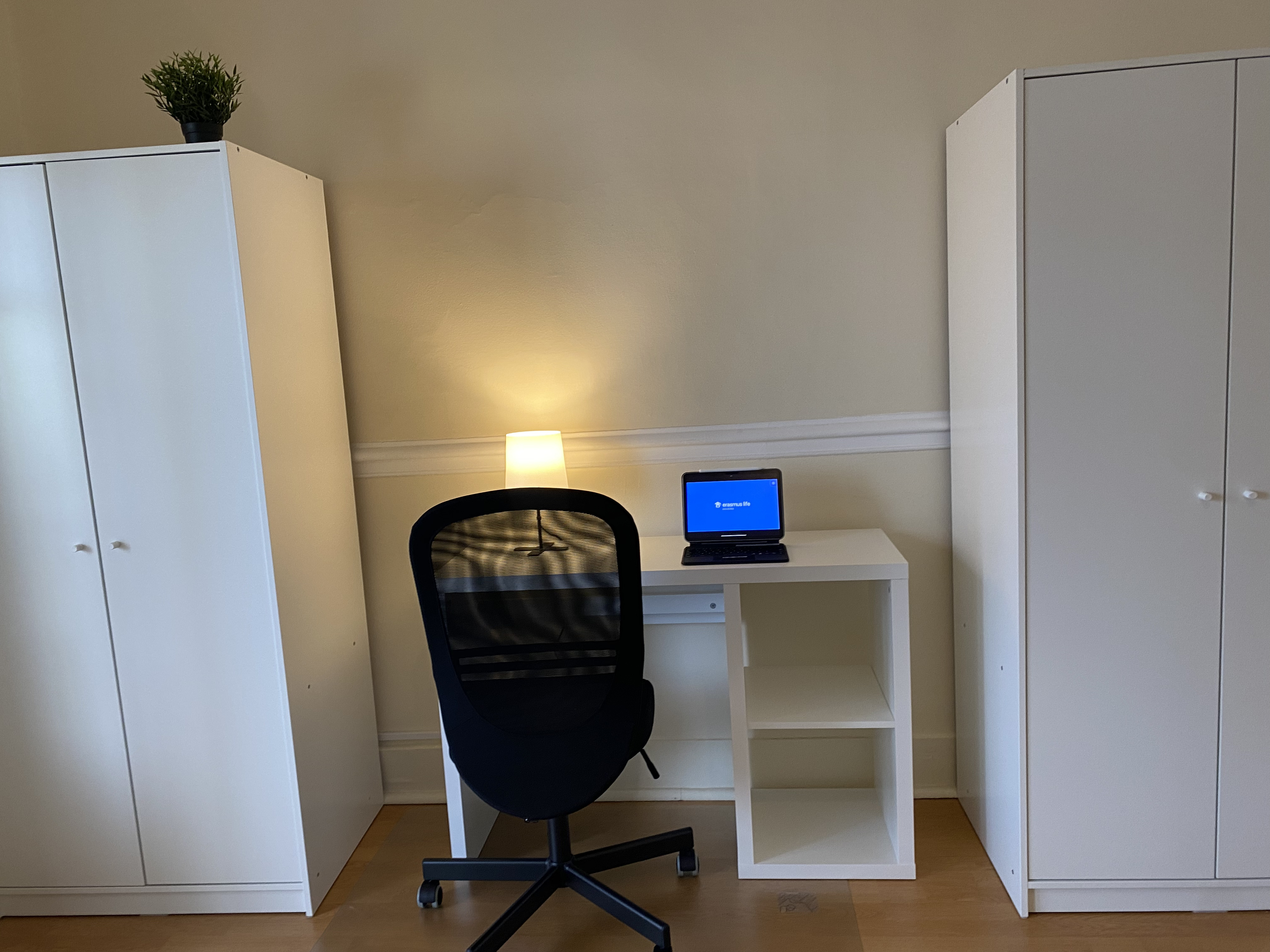 Bright Double Room nº 7 with Balcony & Desk in Avenidas Novas, lisboa – photo 4 of 29