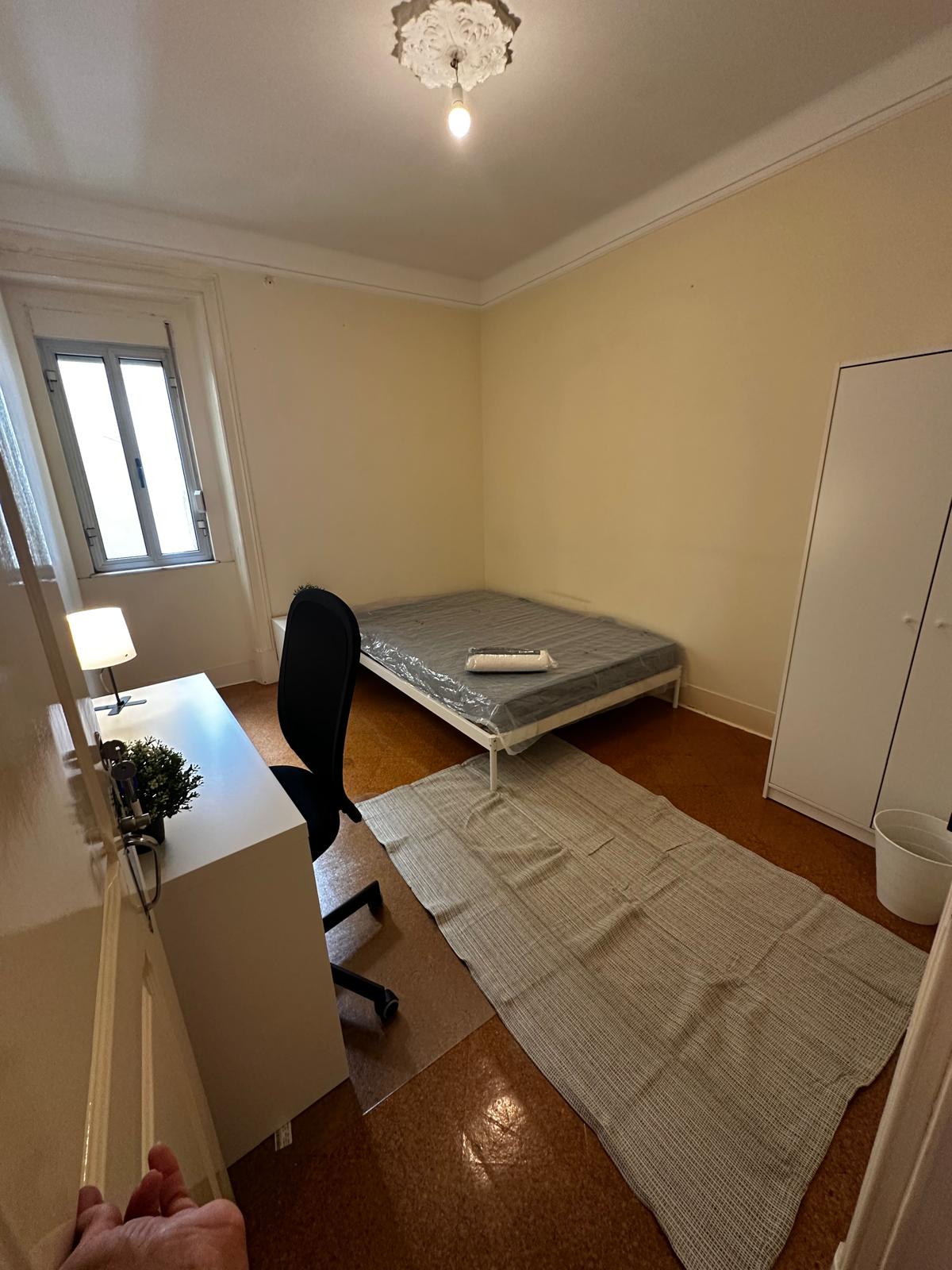 Double Room 5 with Window in Avenidas Novas, lisboa – photo 2 of 22