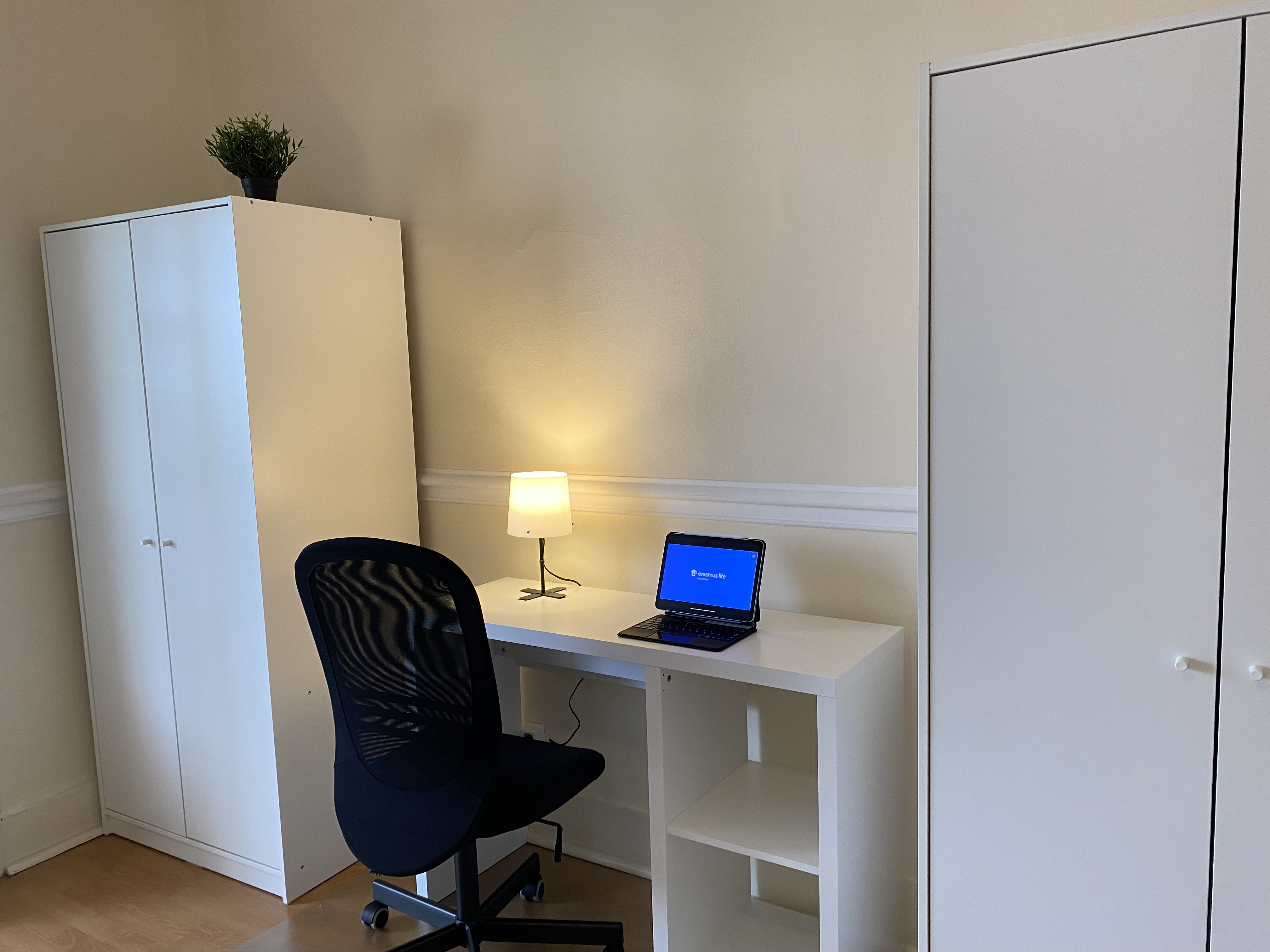 Bright Double Room nº 7 with Balcony & Desk in Avenidas Novas, lisboa – photo 5 of 29