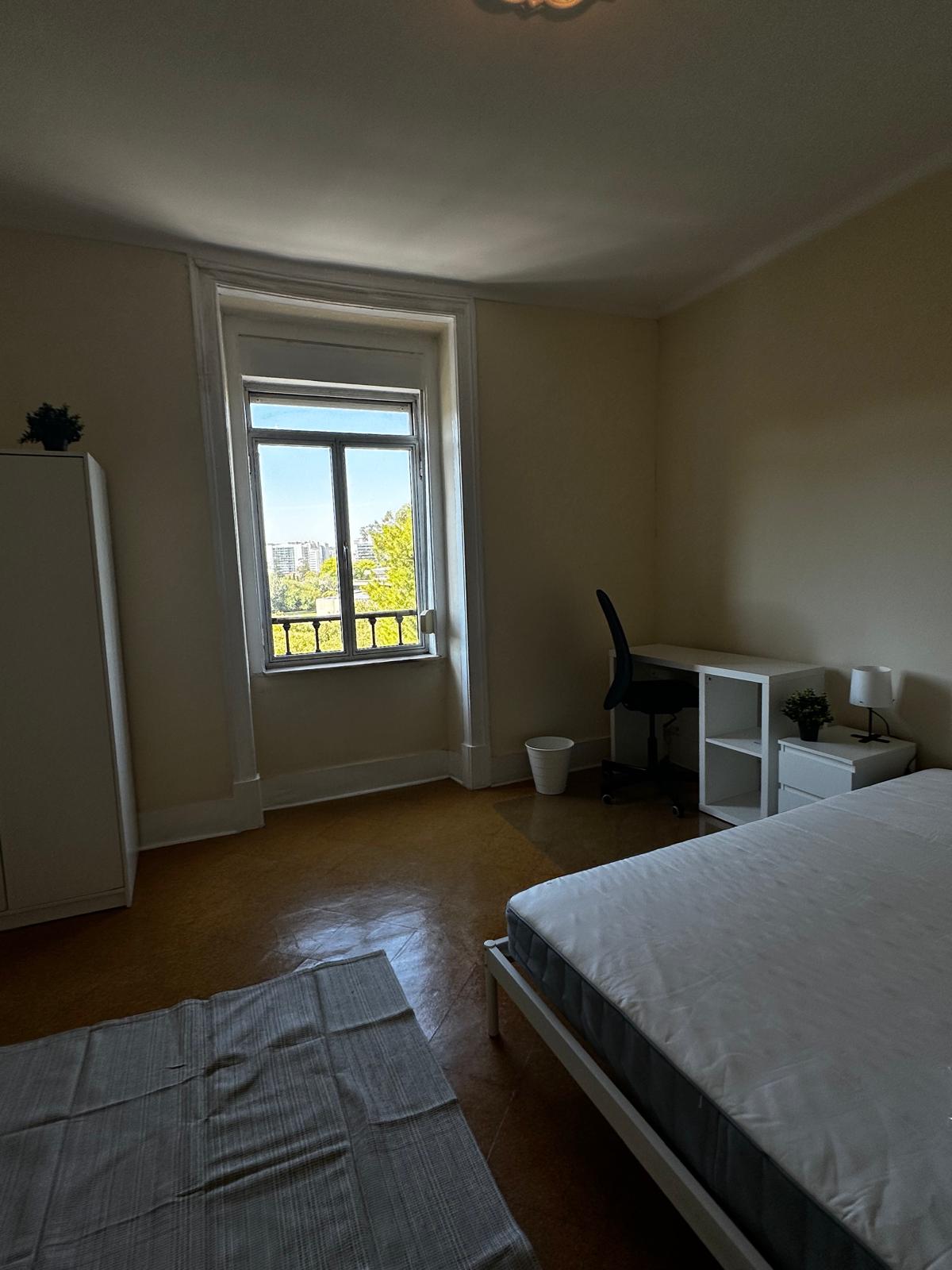 Bright Double Room 1 with Window in Avenidas Novas, lisboa – photo 4 of 26