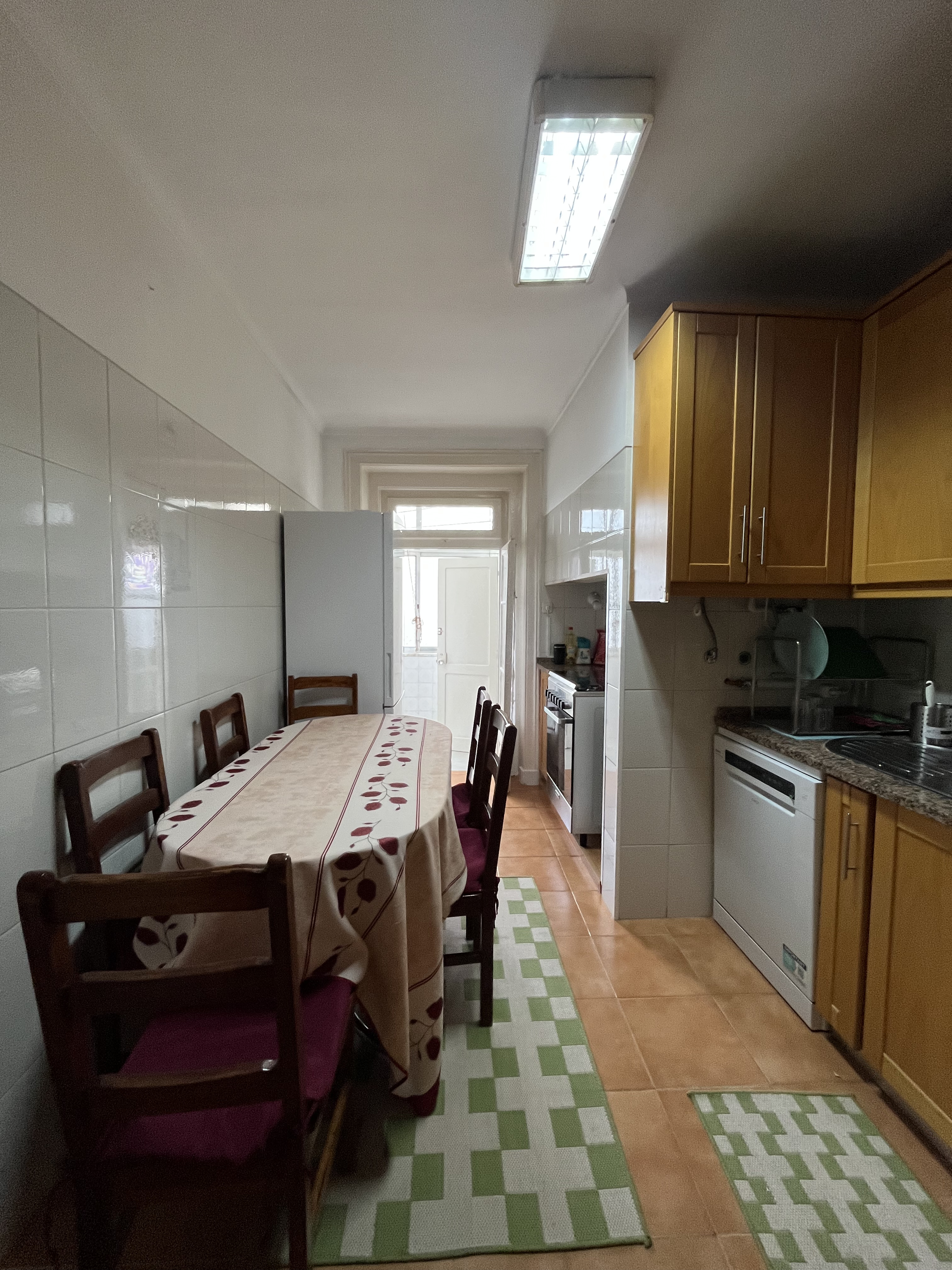 Double Room 5 with Window in Avenidas Novas, lisboa – photo 5 of 22