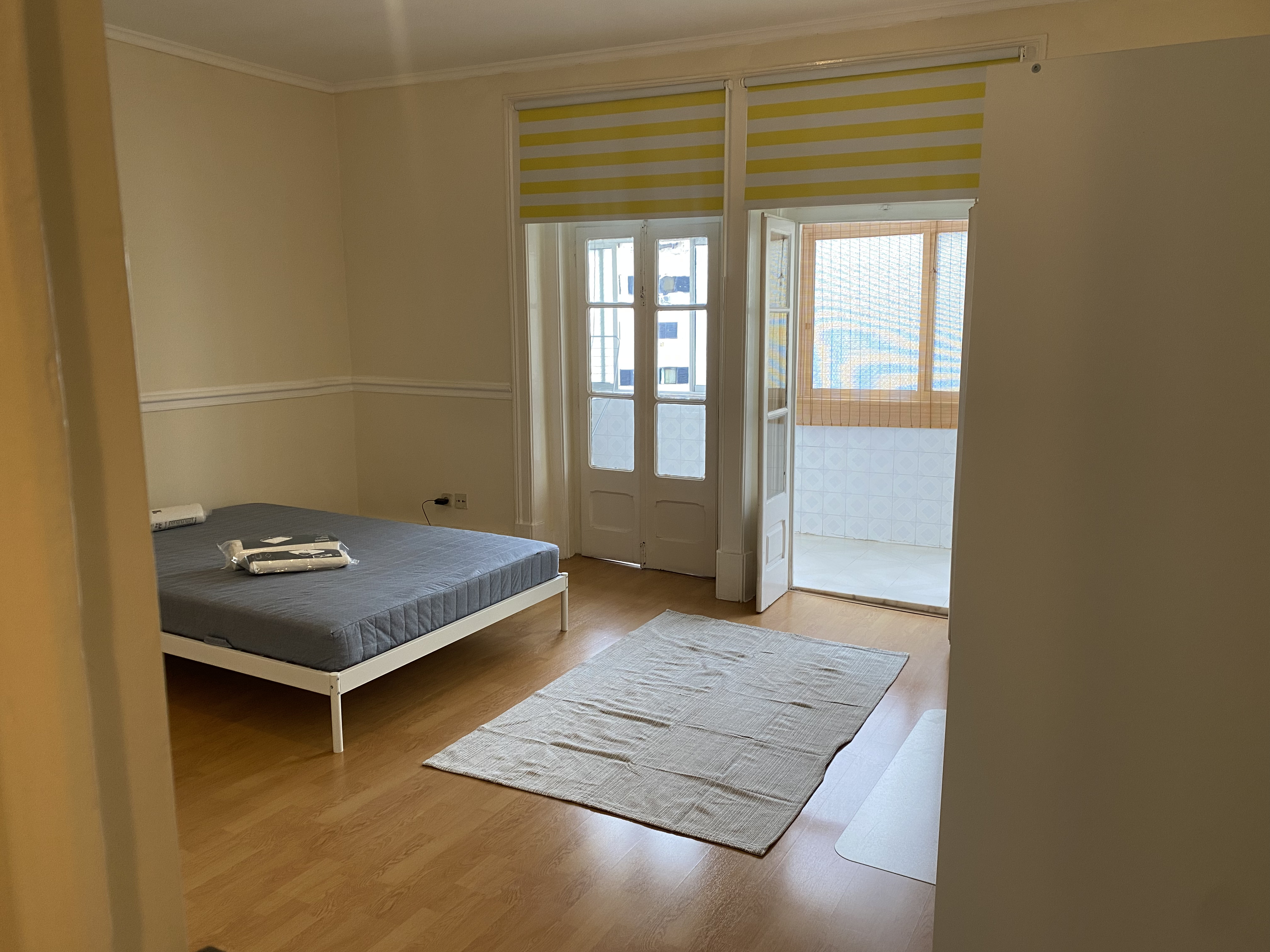 Bright Double Room nº 7 with Balcony & Desk in Avenidas Novas, lisboa – photo 2 of 29