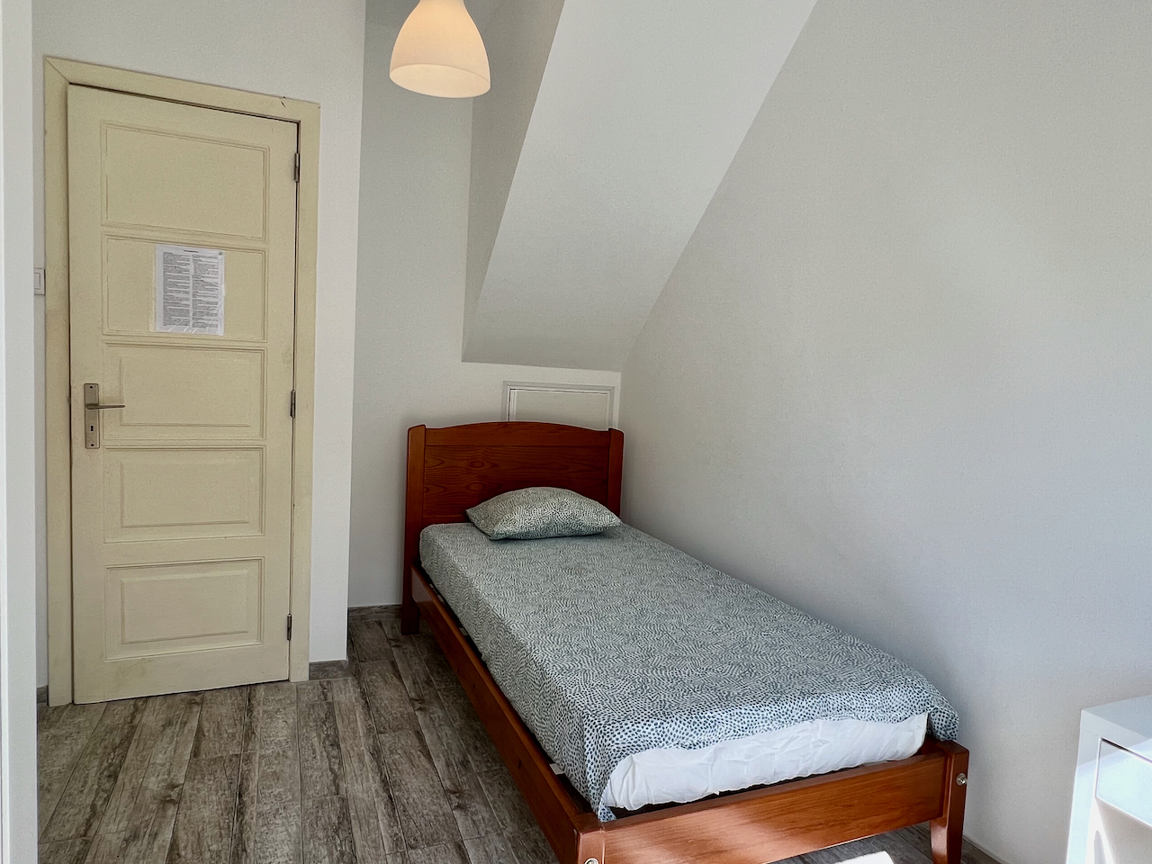 Bright Room 2 in Pontinha, lisboa – photo 2 of 9