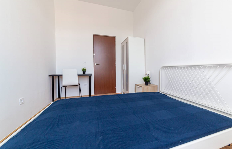 Light-Filled Single Room 1 with Wardrobe & Desk em São Domingos de Benfica, lisboa – foto 4 de 13