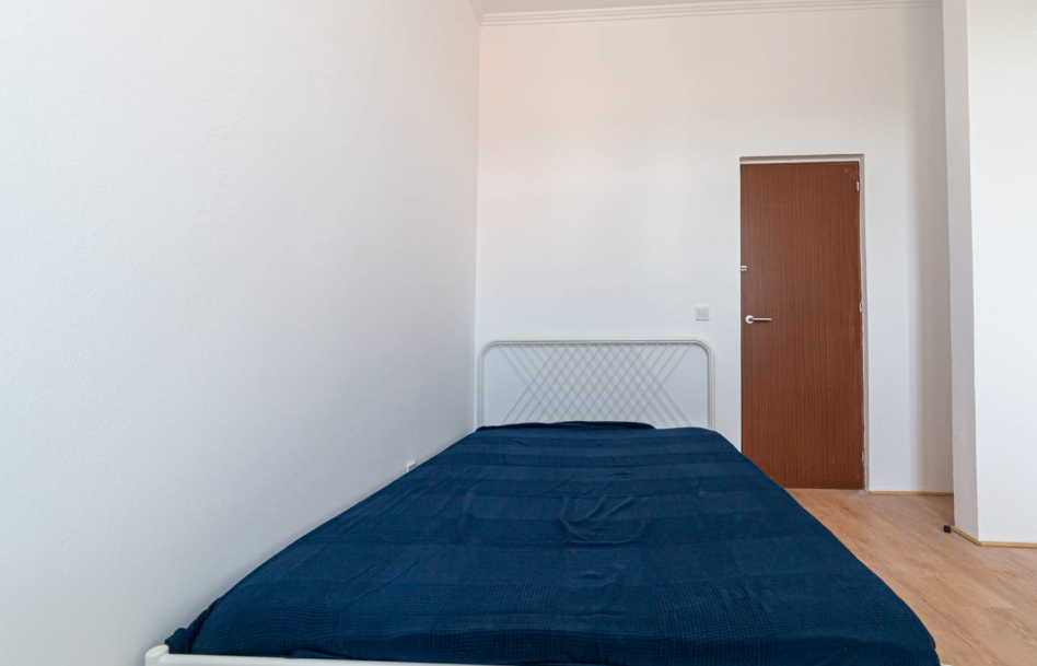 Light-Filled Double Room 2 with Wardrobe & Desk em lisboa – foto 1 de 3