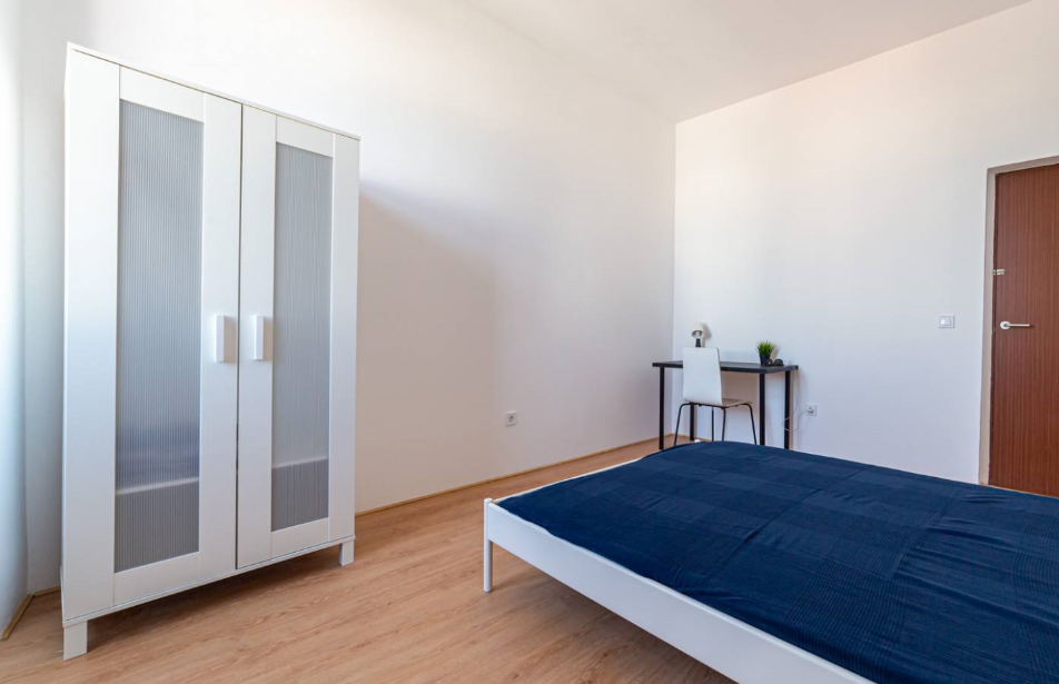 Spacious Double Room 5 with Wardrobe & Natural Light em São Domingos de Benfica, lisboa – foto 3 de 12