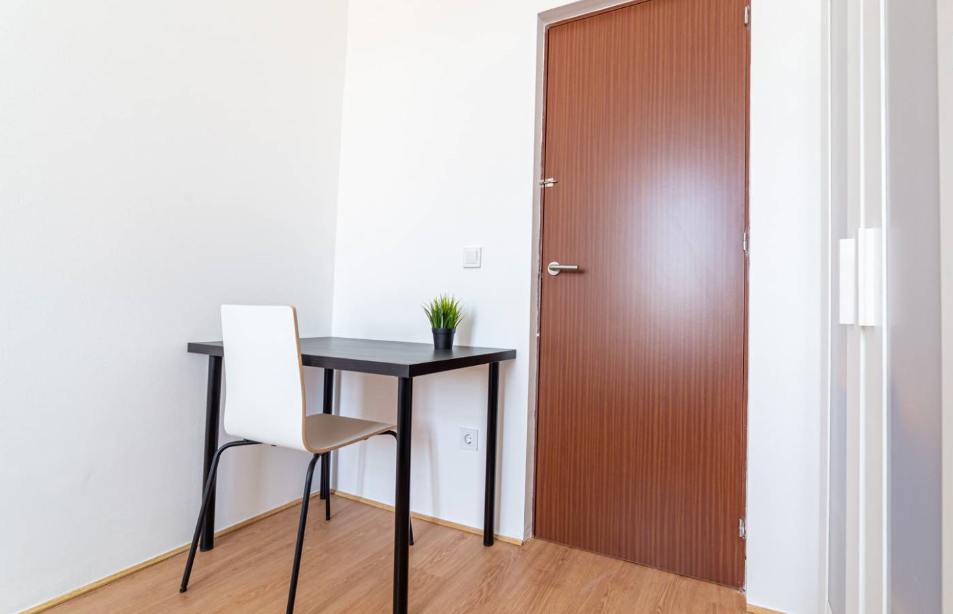 Light-Filled Single Room 1 with Wardrobe & Desk em São Domingos de Benfica, lisboa – foto 3 de 13