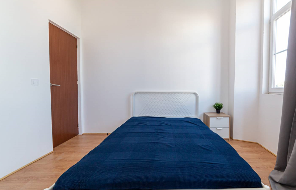 Bright Double Room 3 with Desk & Natural Light em São Domingos de Benfica, lisboa – foto 3 de 14