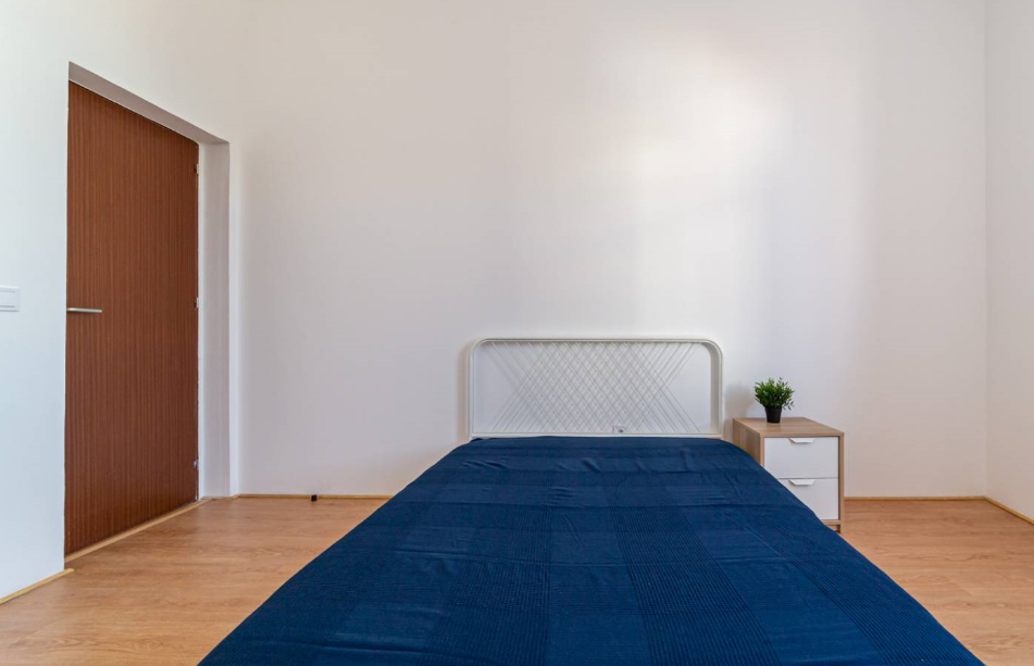 Spacious Double Room 5 with Wardrobe & Natural Light em São Domingos de Benfica, lisboa – foto 2 de 12