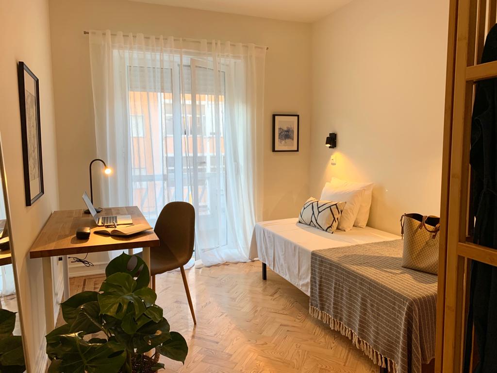 Ótimo quarto com varanda in Mina de Água, lisboa – photo 3 of 14