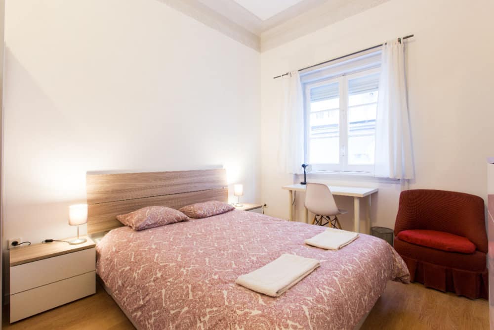 Inviting Double Room 4 with Workspace em lisboa – foto 1 de 5
